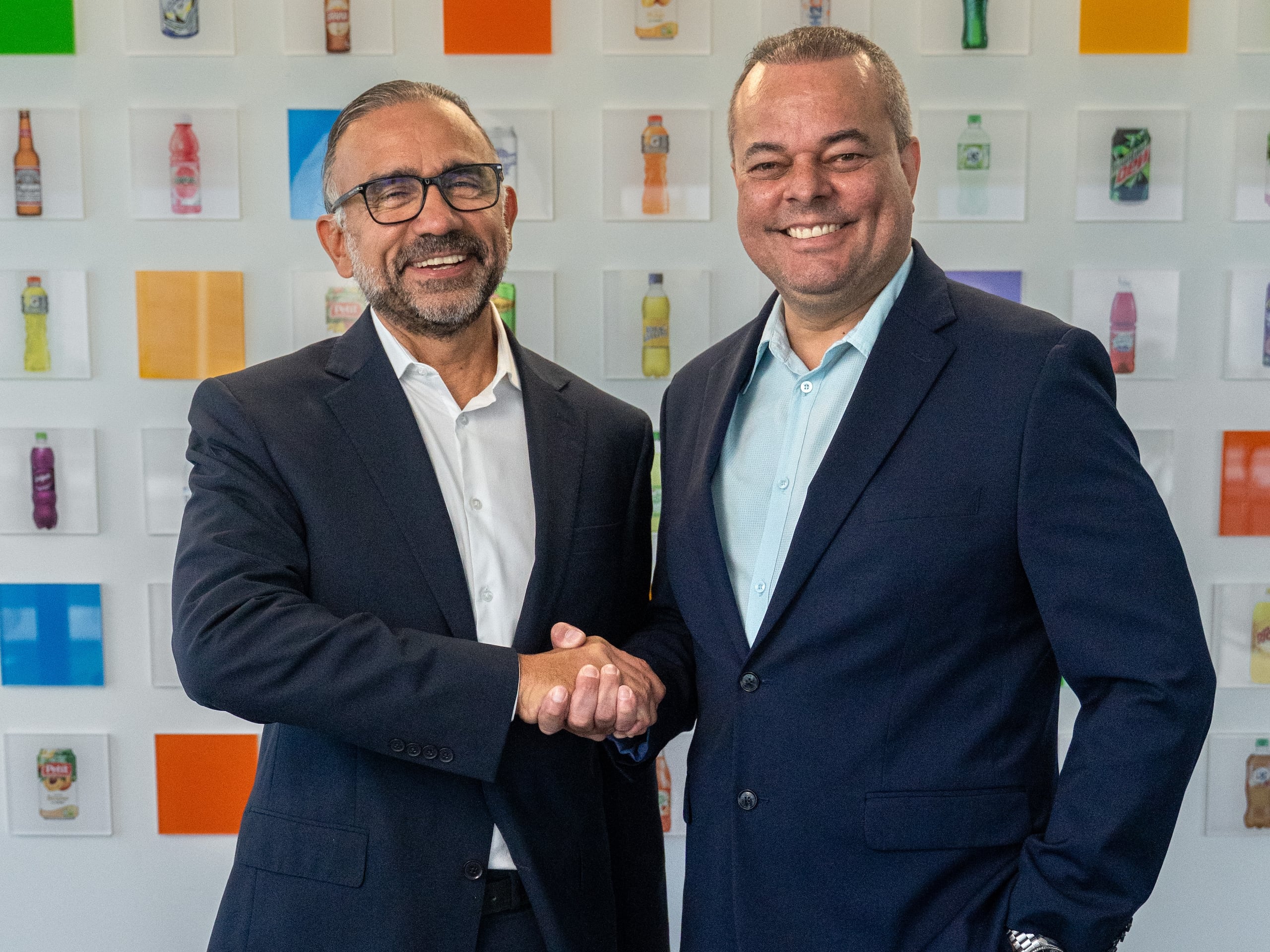 José A. Sanabria, CEO, Pepsi Cola Puerto Rico Distributing, acompañado por Luis Ramos, director comercial de Pepsi Cola Puerto Rico Distributing.