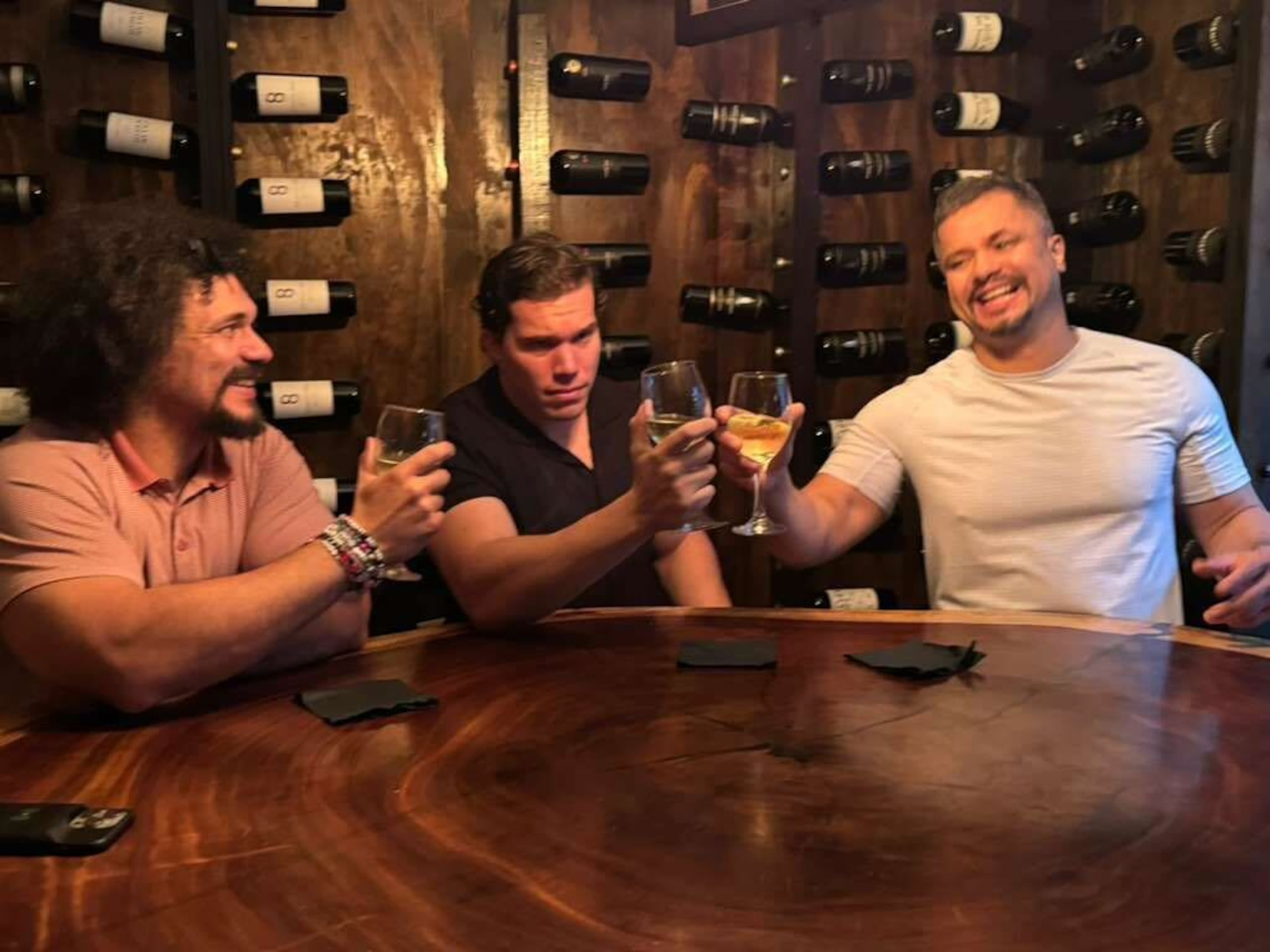 John Hawking junto a Carlito y Eddie Colón.