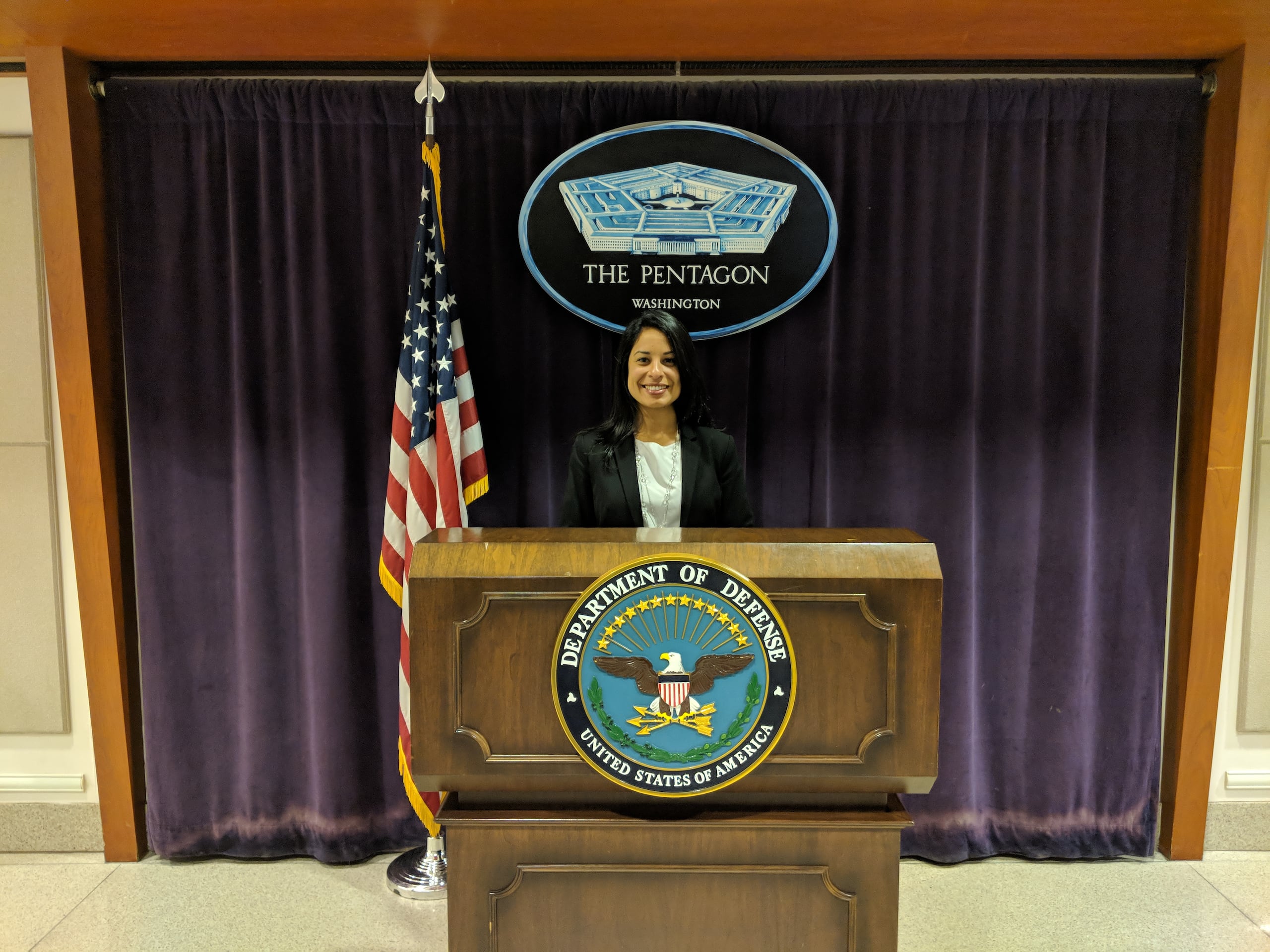 La doctora también trabajó en el Departamento de Defensa de los Estados Unidos.