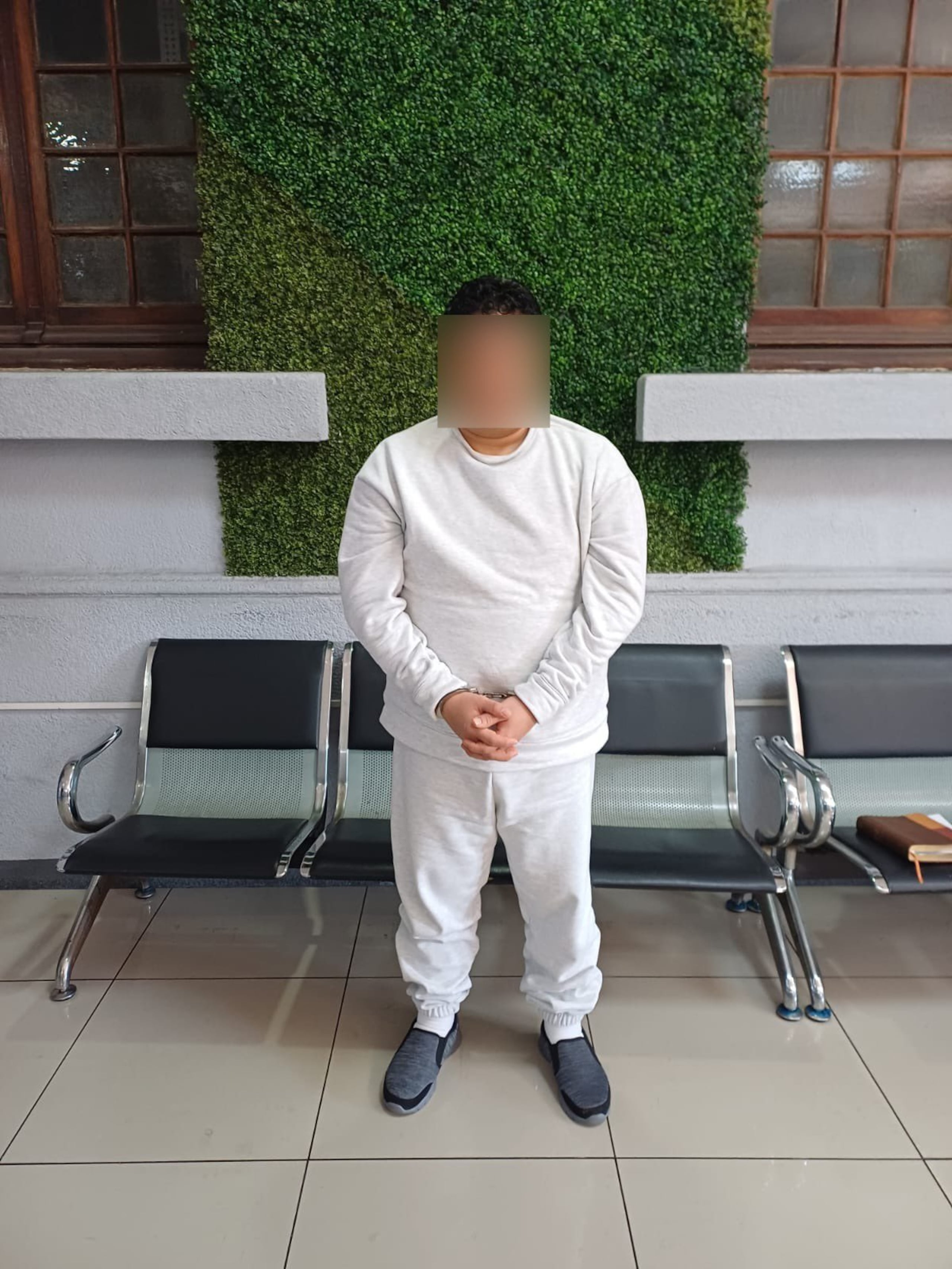 Fotografía difundida por el Ministerio de Gobernación de Guatemala en su cuenta en X @mingobguate del guatemalteco Hamilton Josué Paz Fuentes, alias La Osa. (EFE/ @mingobguate)