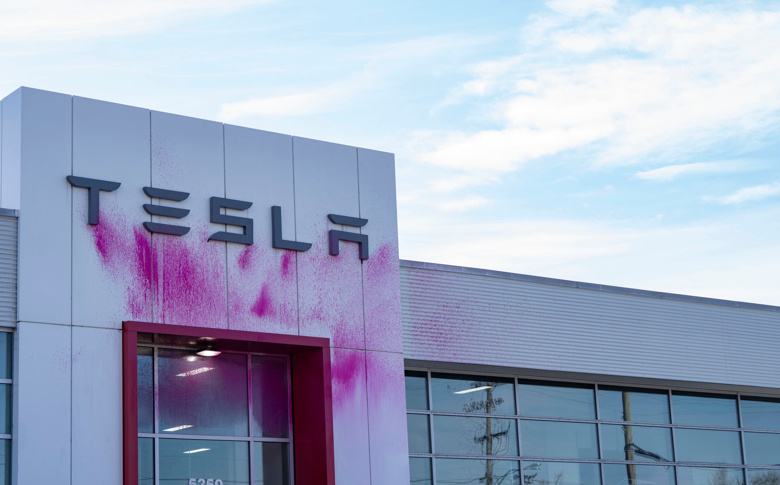 Musk ha prometido que un modelo de vehículo eléctrico más barato llegará este año y que impulsará las ventas.
