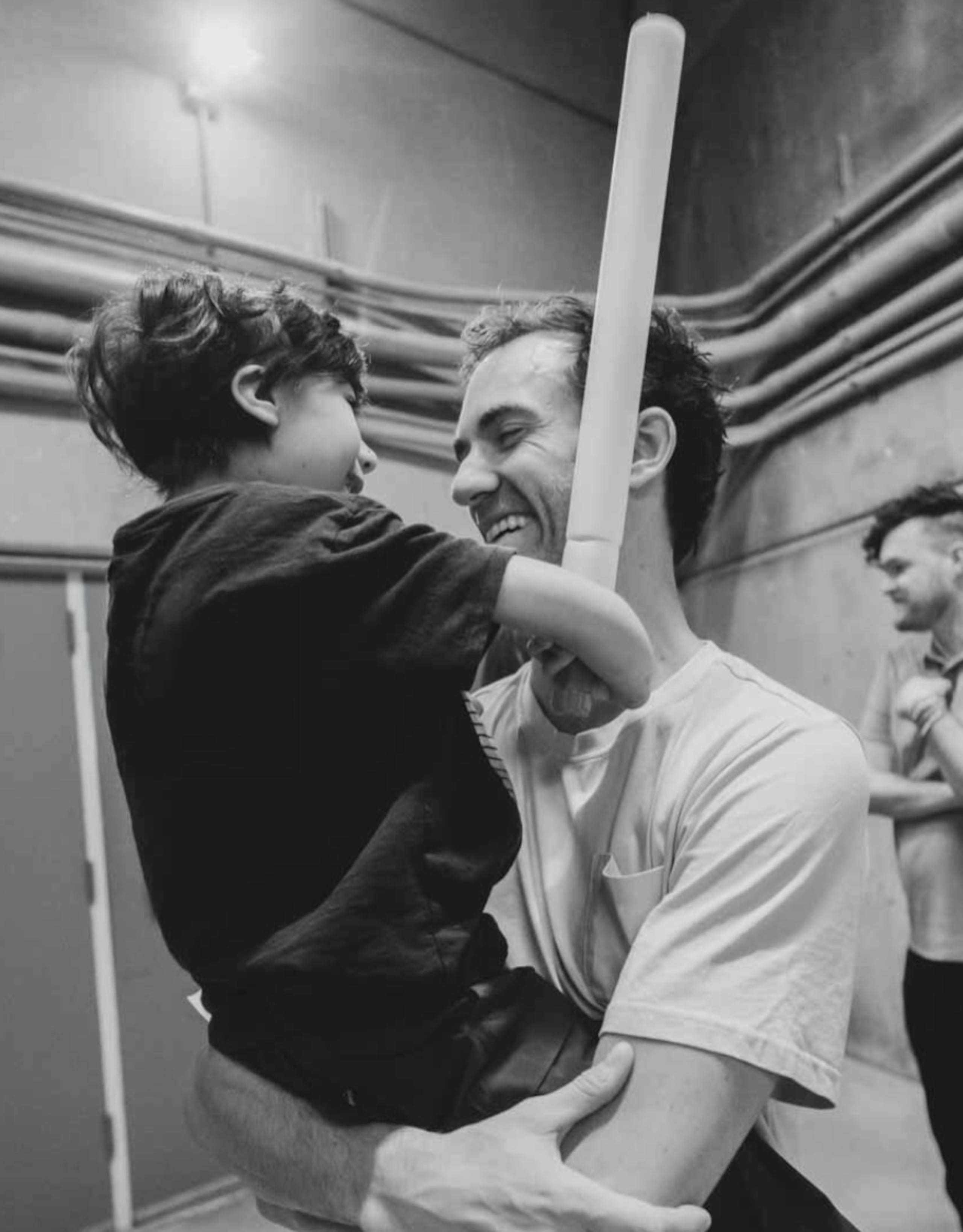 Daniel Coleman junto a su hijo.
