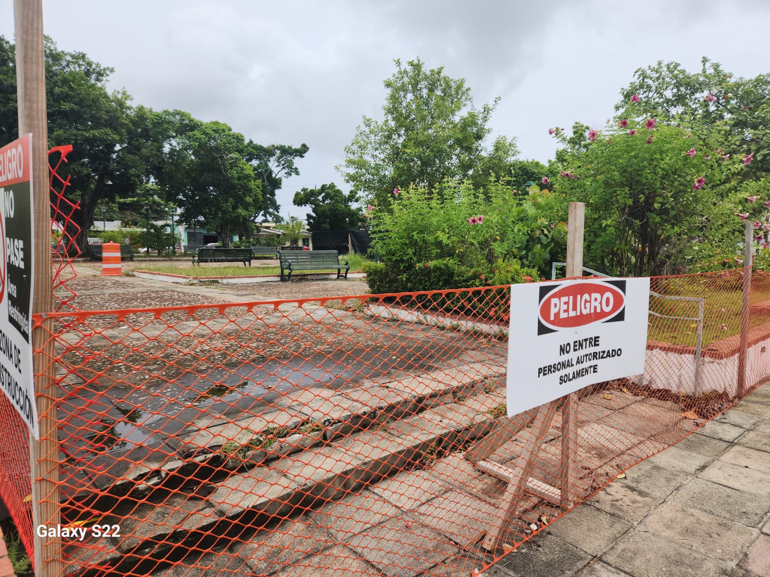 Construcción en la plaza pública de Loíza.