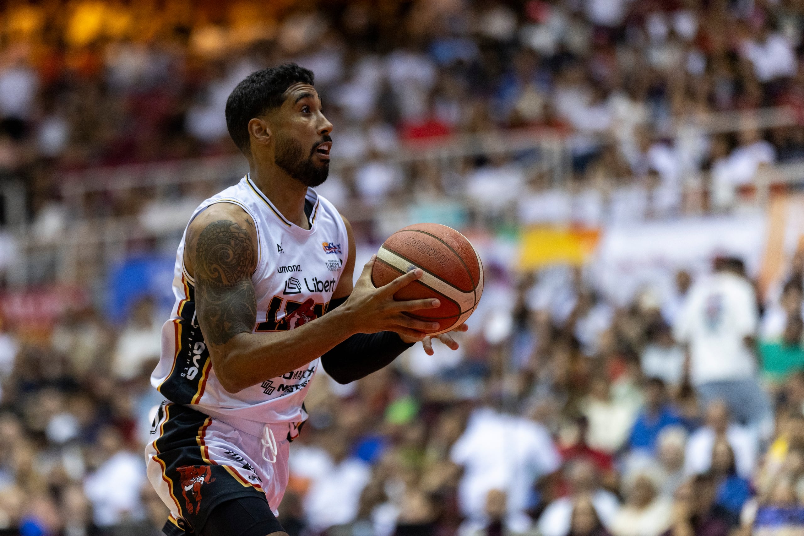 Jezreel De Jesús comandó la ofensiva de los Leones con 28 puntos y seis rebotes.