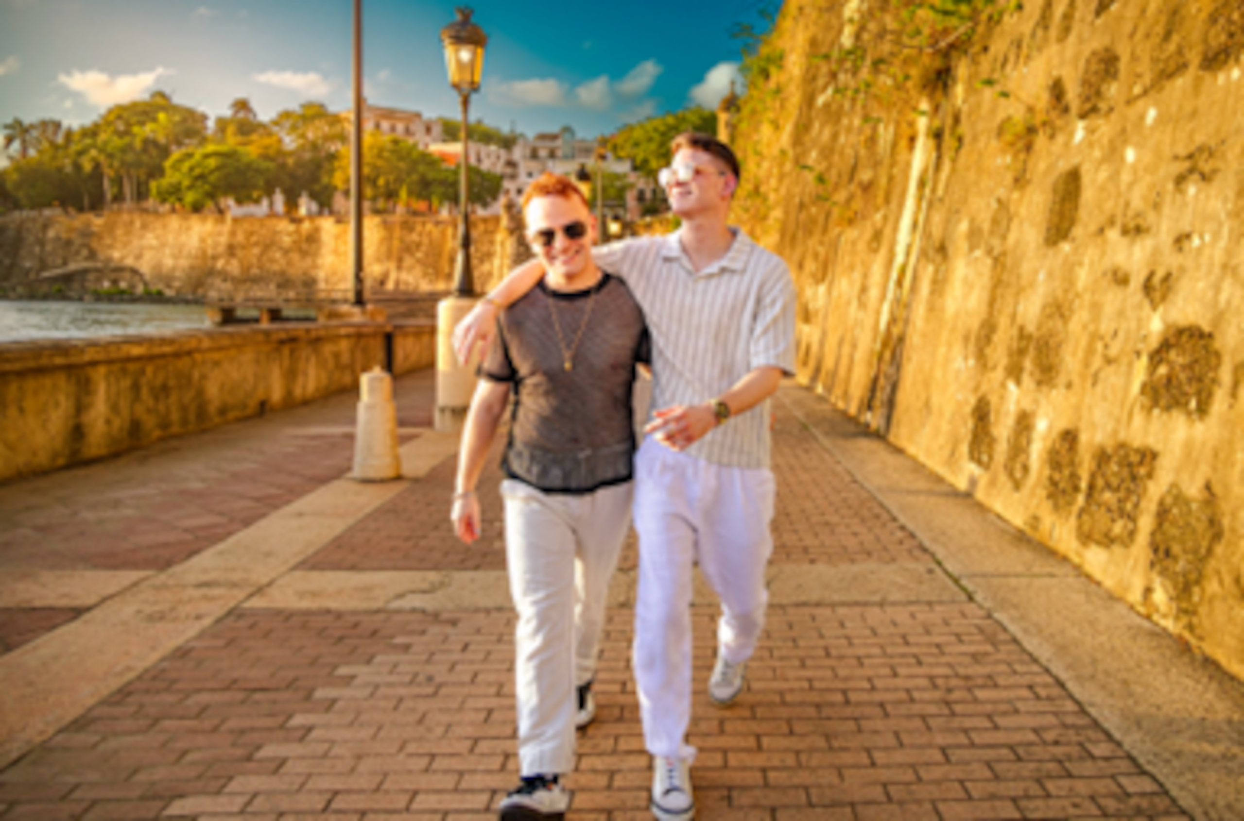 El dúo Alec y Joel continúa trabajando en consolidar su propuesta musical.