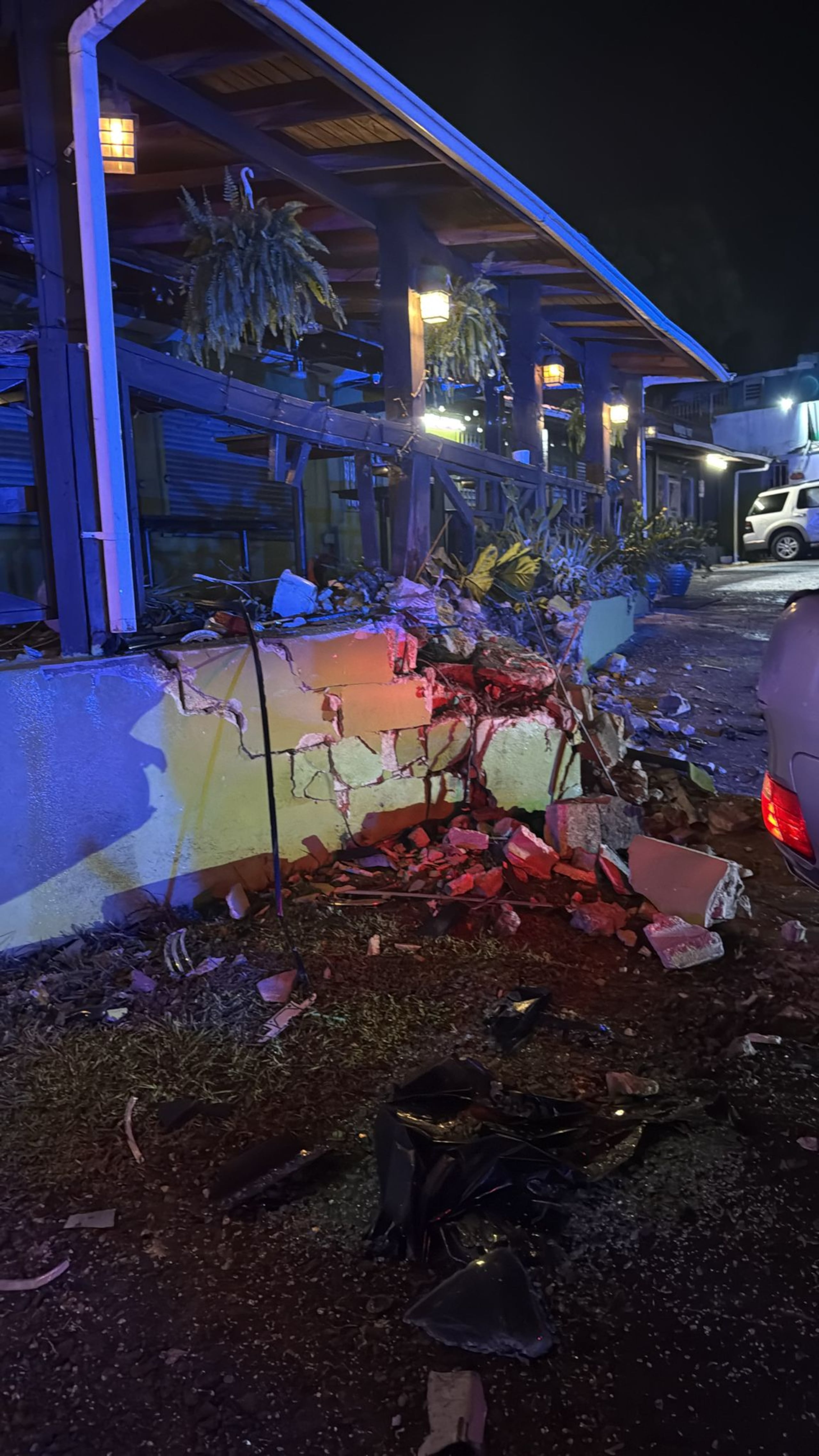 Un conductor, identificado como Benny Joel Cordero Rivera, falleció al estrellar su vehículo con la pared de un negocio en Carolina.