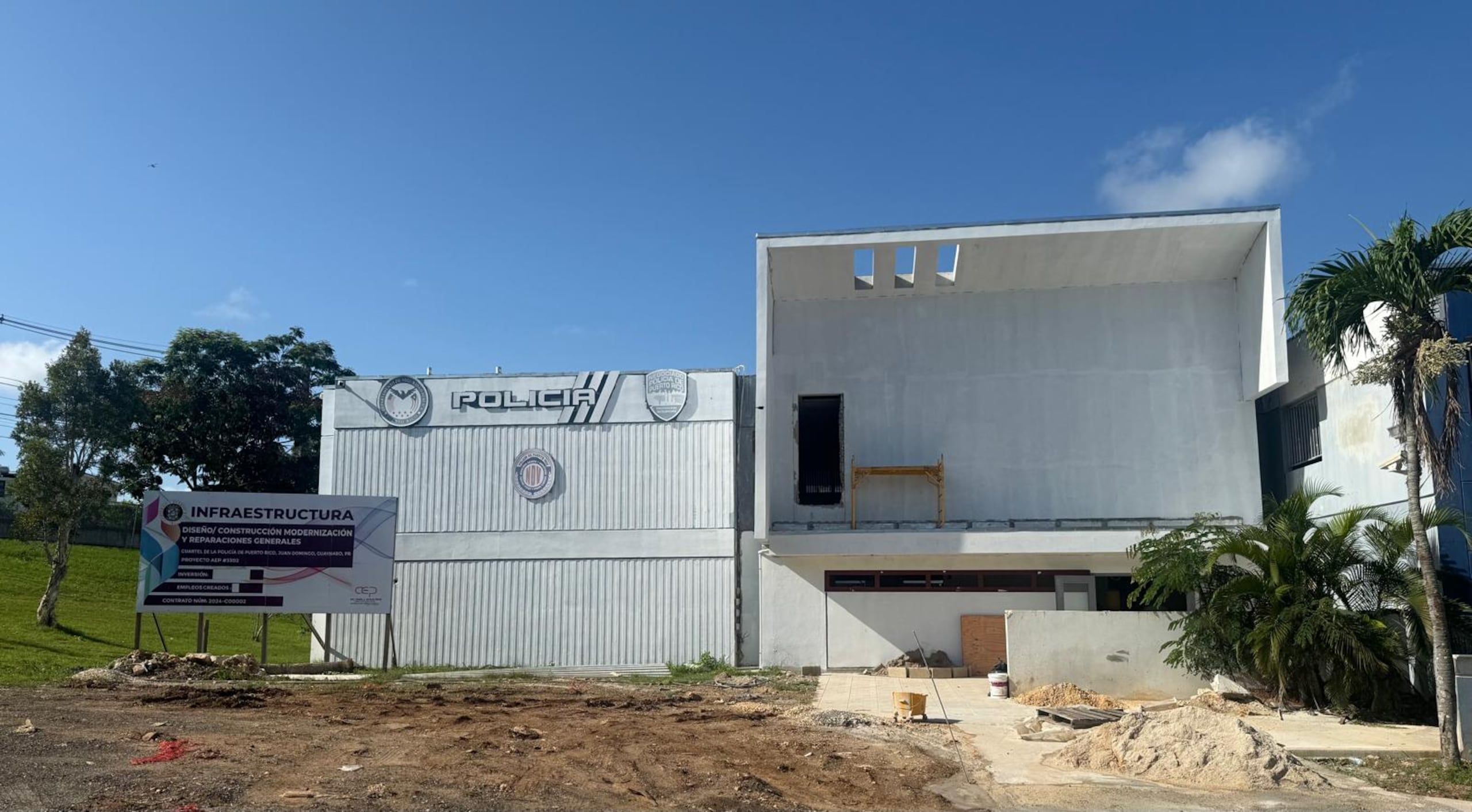 El director ejecutivo de la AEP, Félix Lassalle Toro, asegura que tiene una encomienda personal con el mejoramiento de los cuarteles, ya que es hijo de un policía y conoce de primera mano las condiciones en las que trabajan.