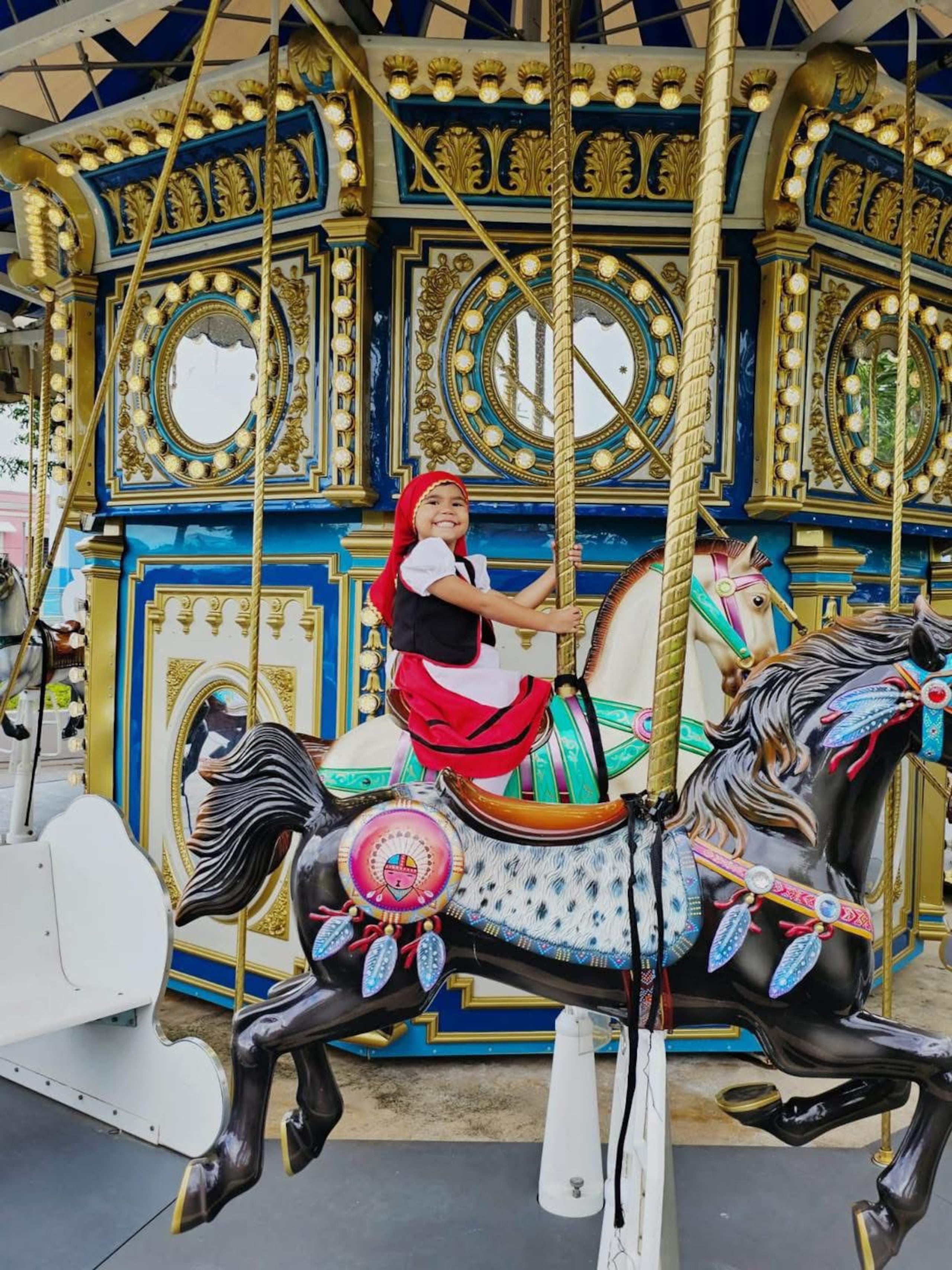 Las familias pueden disfrutar del carrusel para los niños libre de costo.