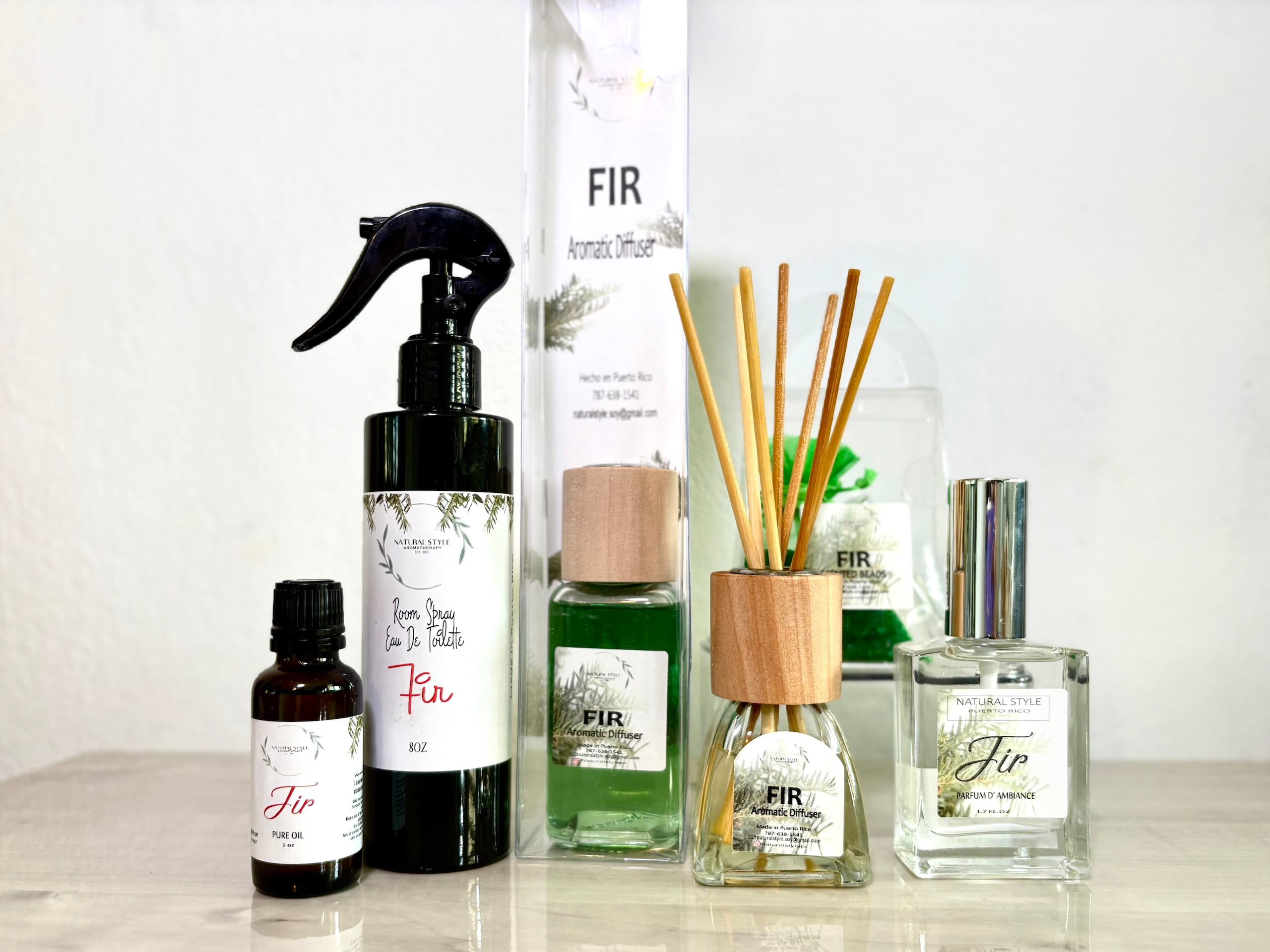 La Colección Natural Style Frasier Fir es una experiencia aromática con aceites prémiums y productos navideños elaborados por artesanos puertorriqueños.