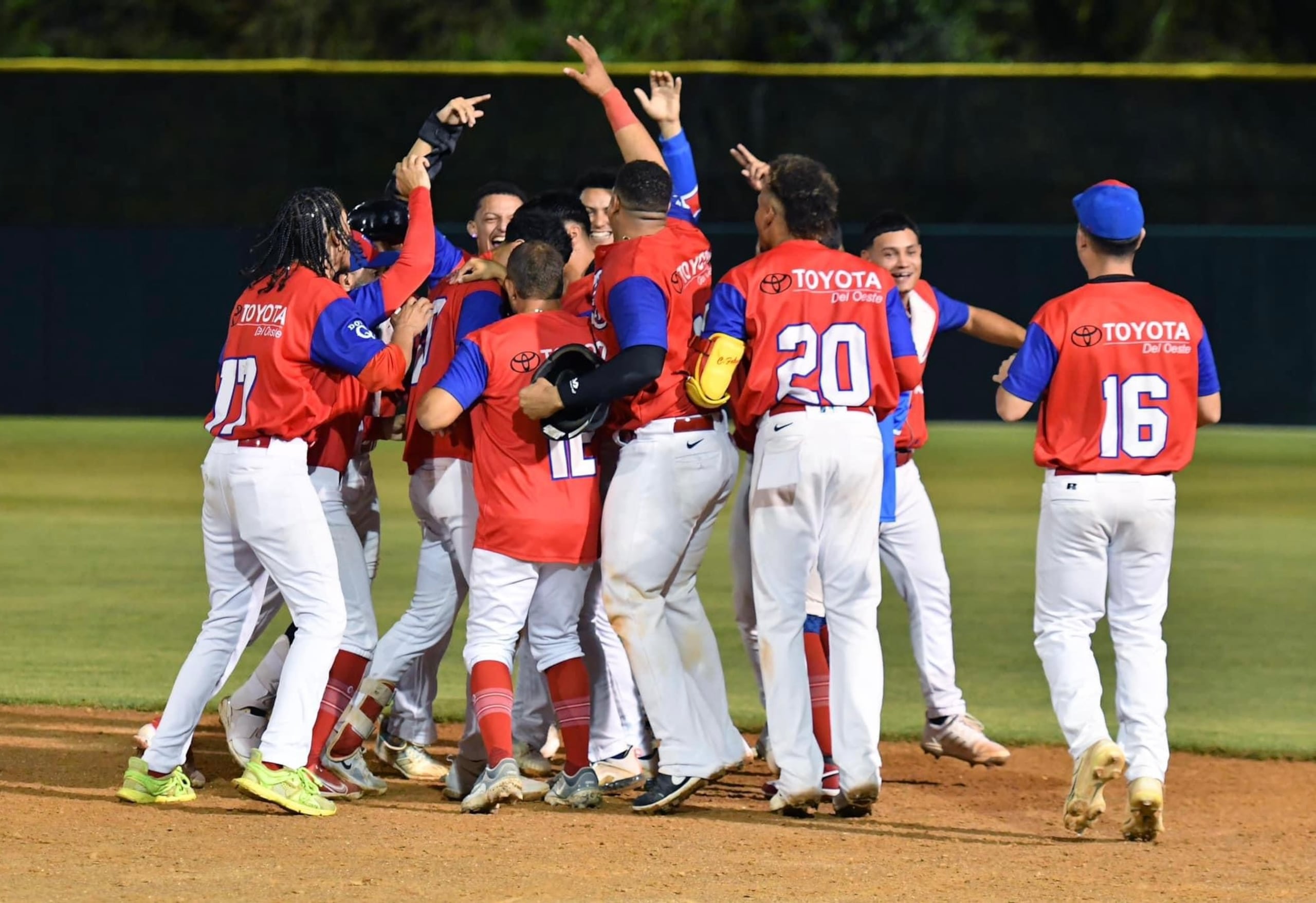 Los Libertadores celebran su pase a la postemporada seccional de la Sección Noroeste.