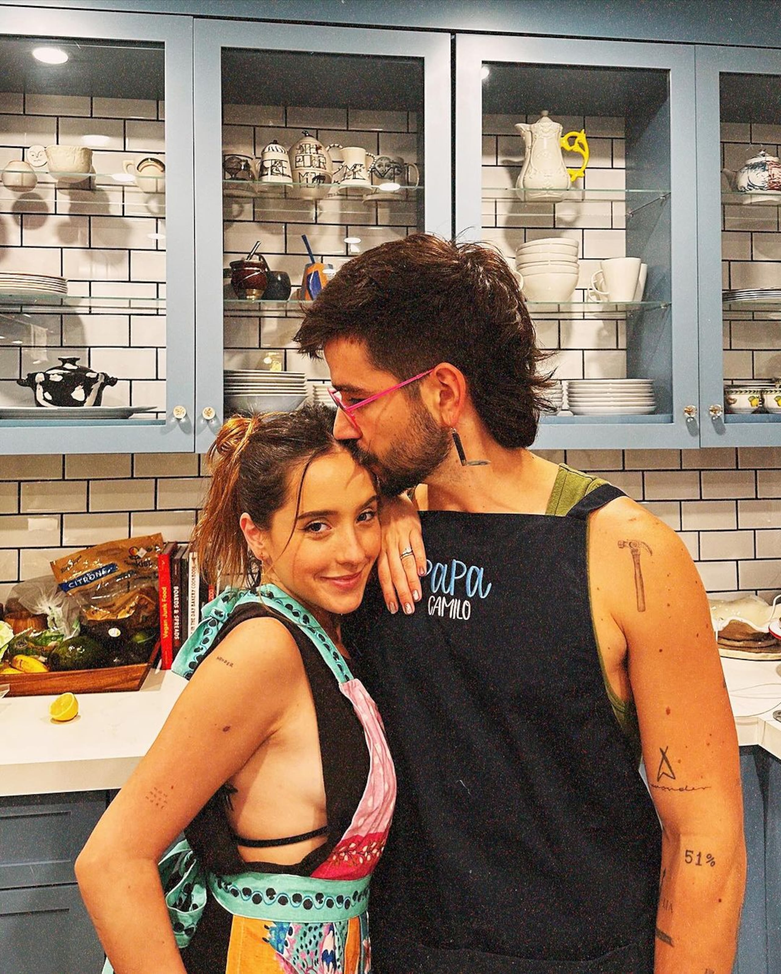 Los cantantes Evaluna Montaner y Camilo.