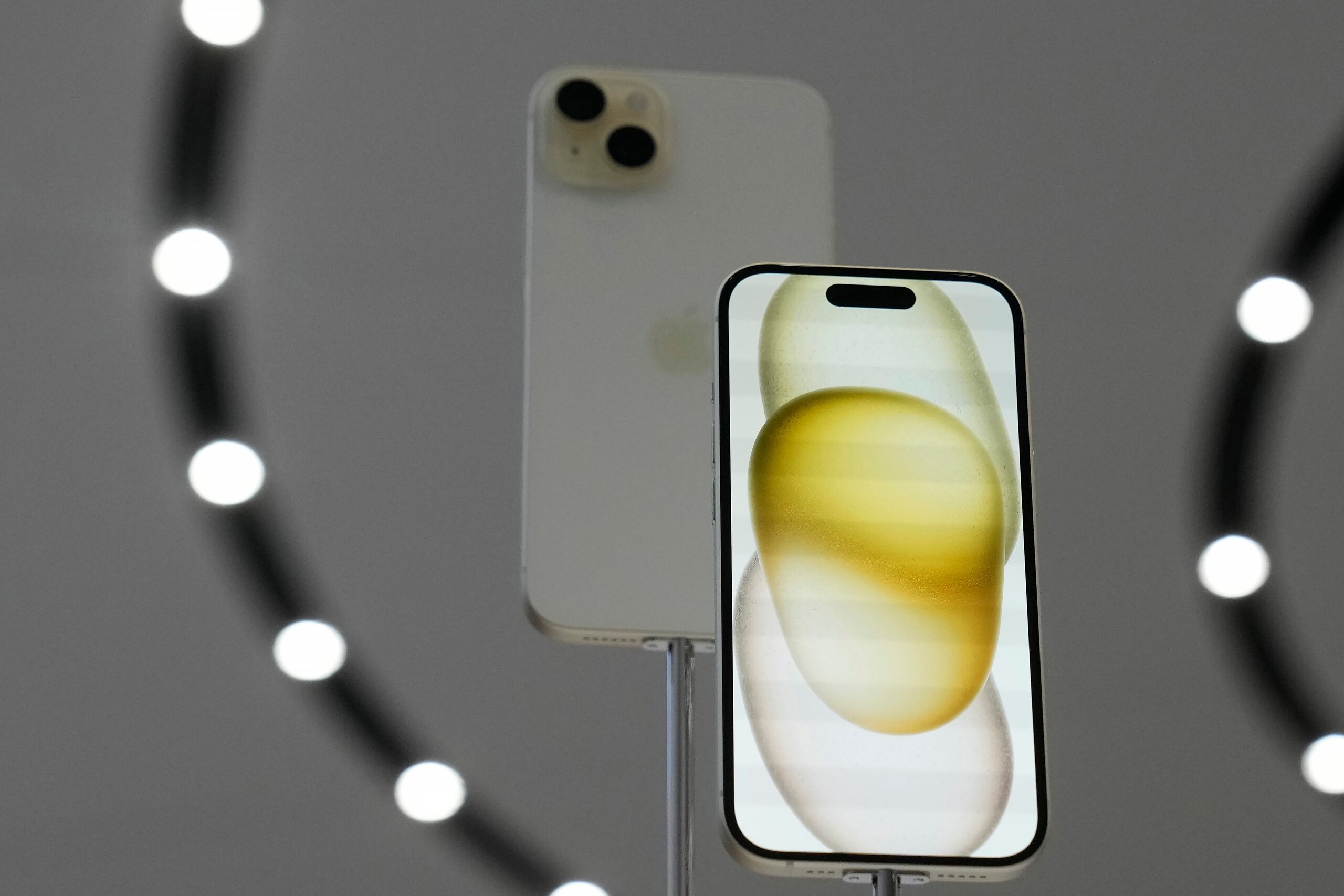 Apple atribuyó el problema de sobrecalentamineto del iPhone 15, que según los usuarios, la temperatura sube tanto que no pueden sostenerlo, a un error de software.