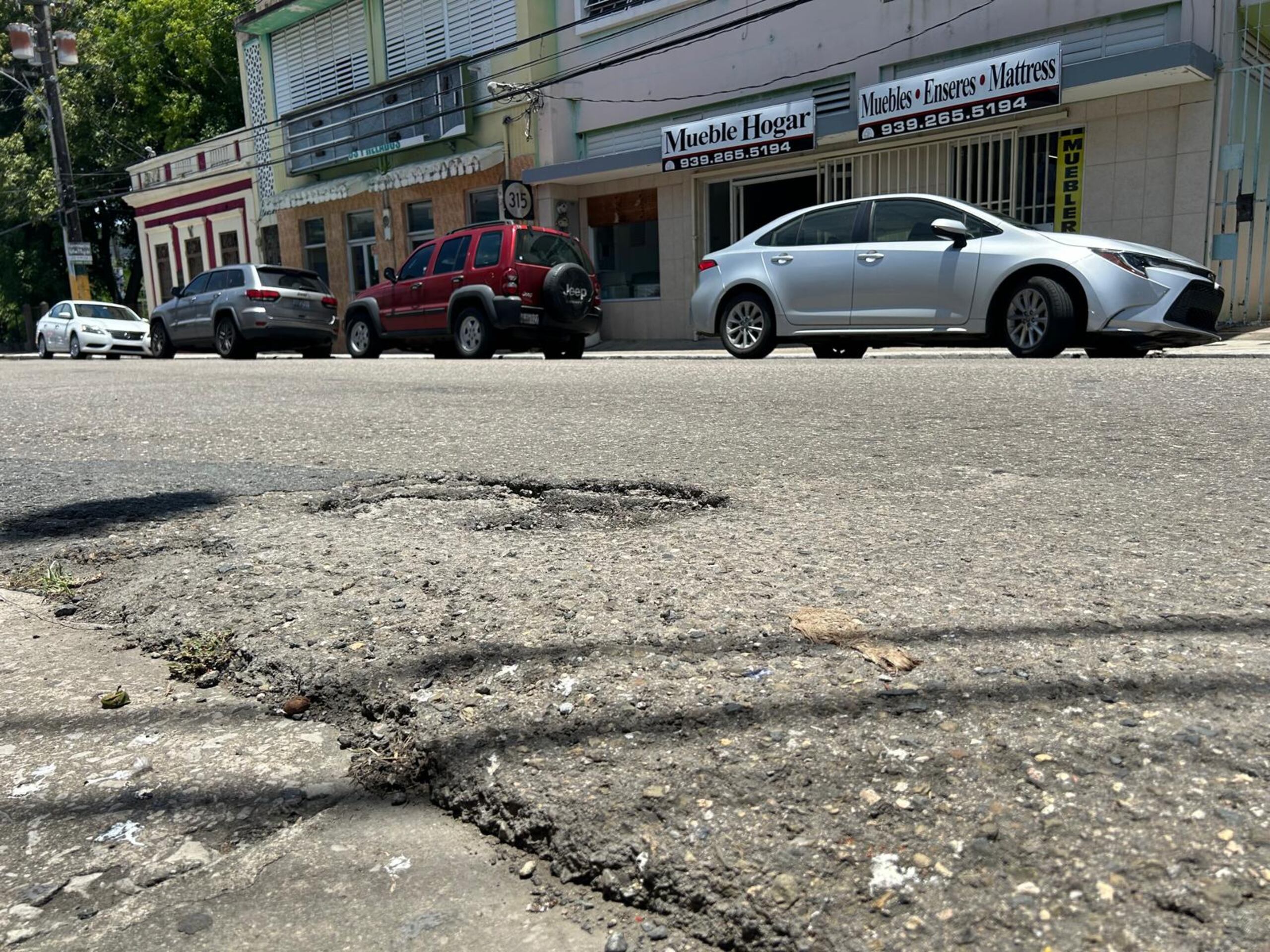 Varios residentes coincidieron en que el arreglo de las carreteras es un asunto apremiante y uno de los que más urgen por atender.