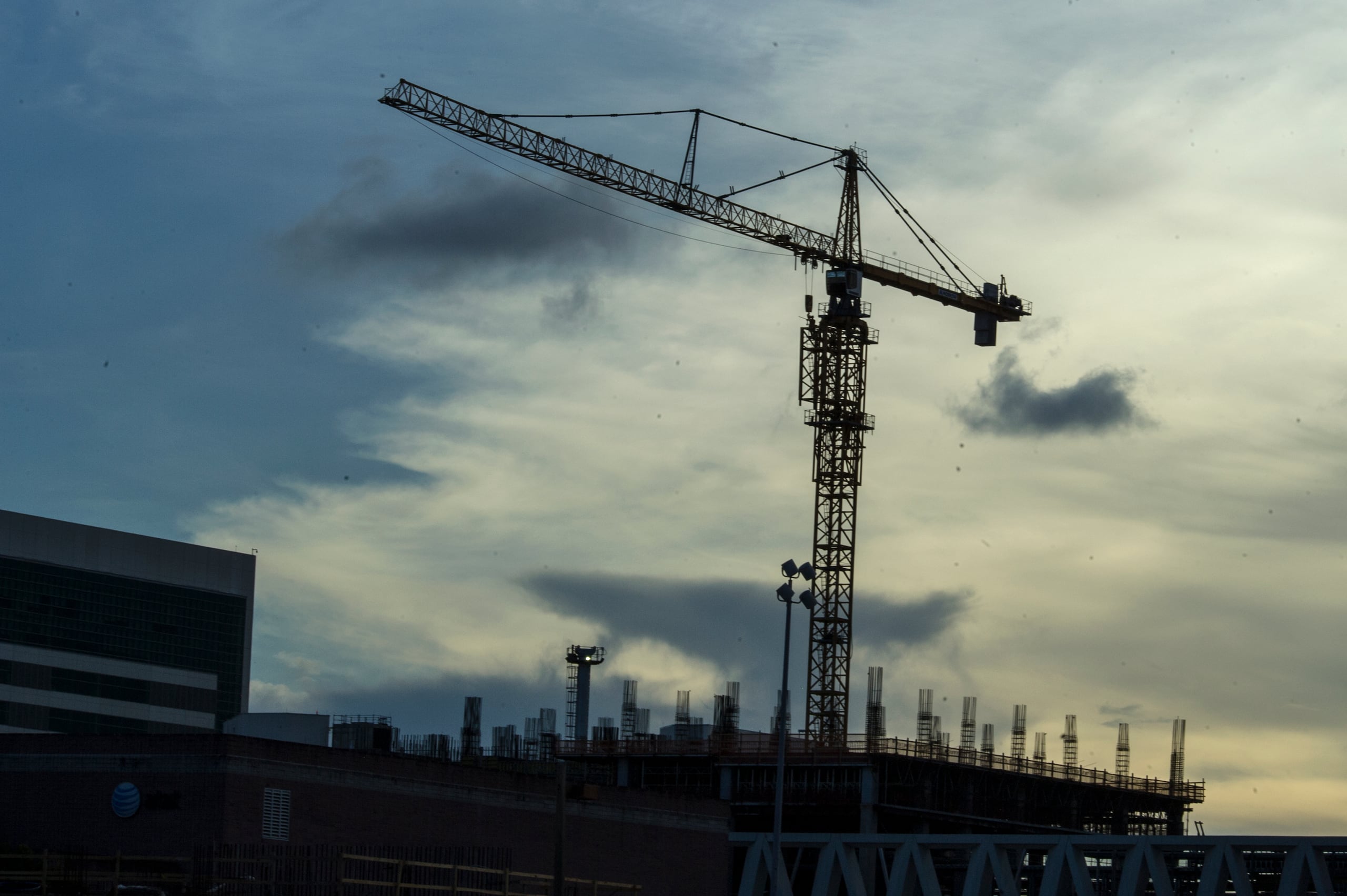 Dos personas fueron trasladadas a un hospital cercano, donde fallecieron más tarde.