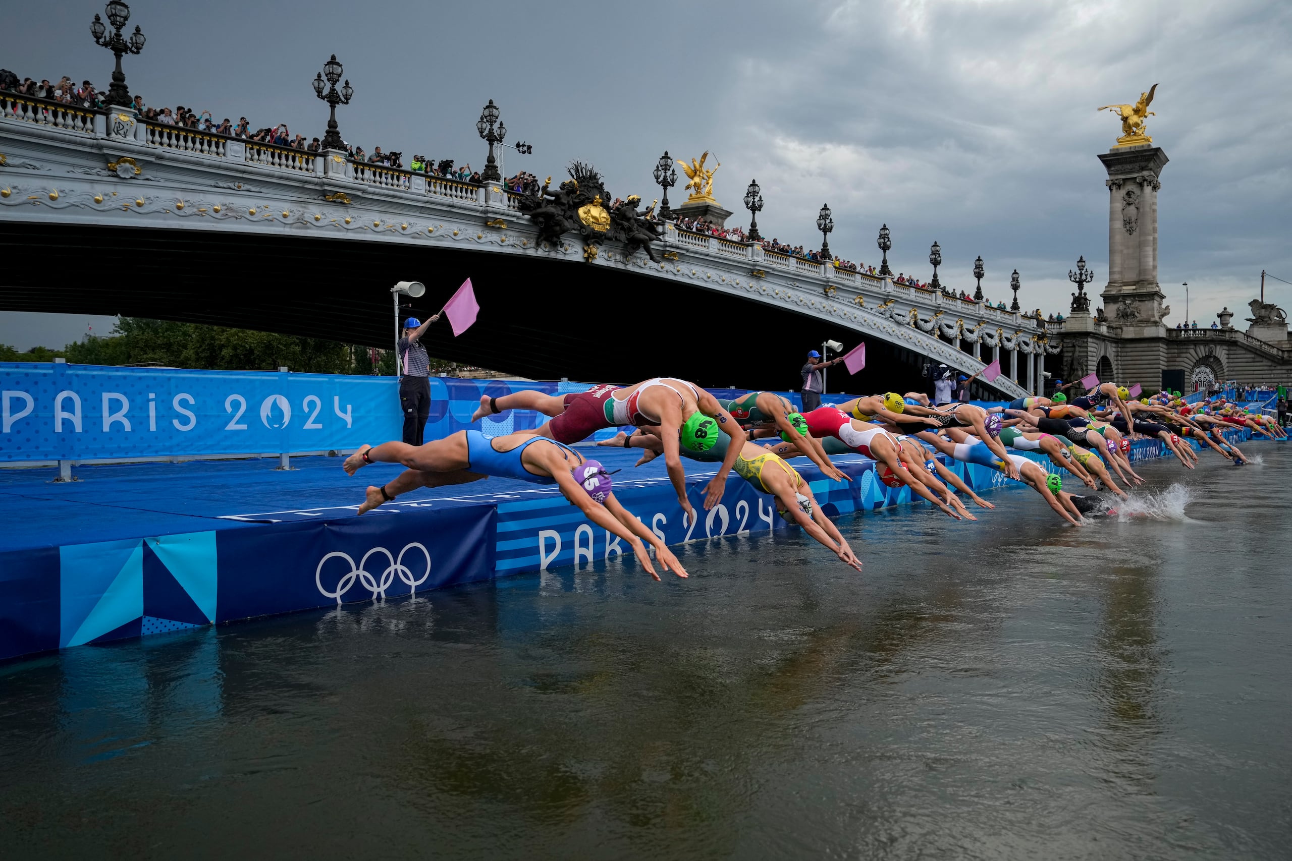 Varios atletas enfermaron después del triatlón, pero no estaba claro si alguna de sus dolencias se debía a haber nadado en el Sena.