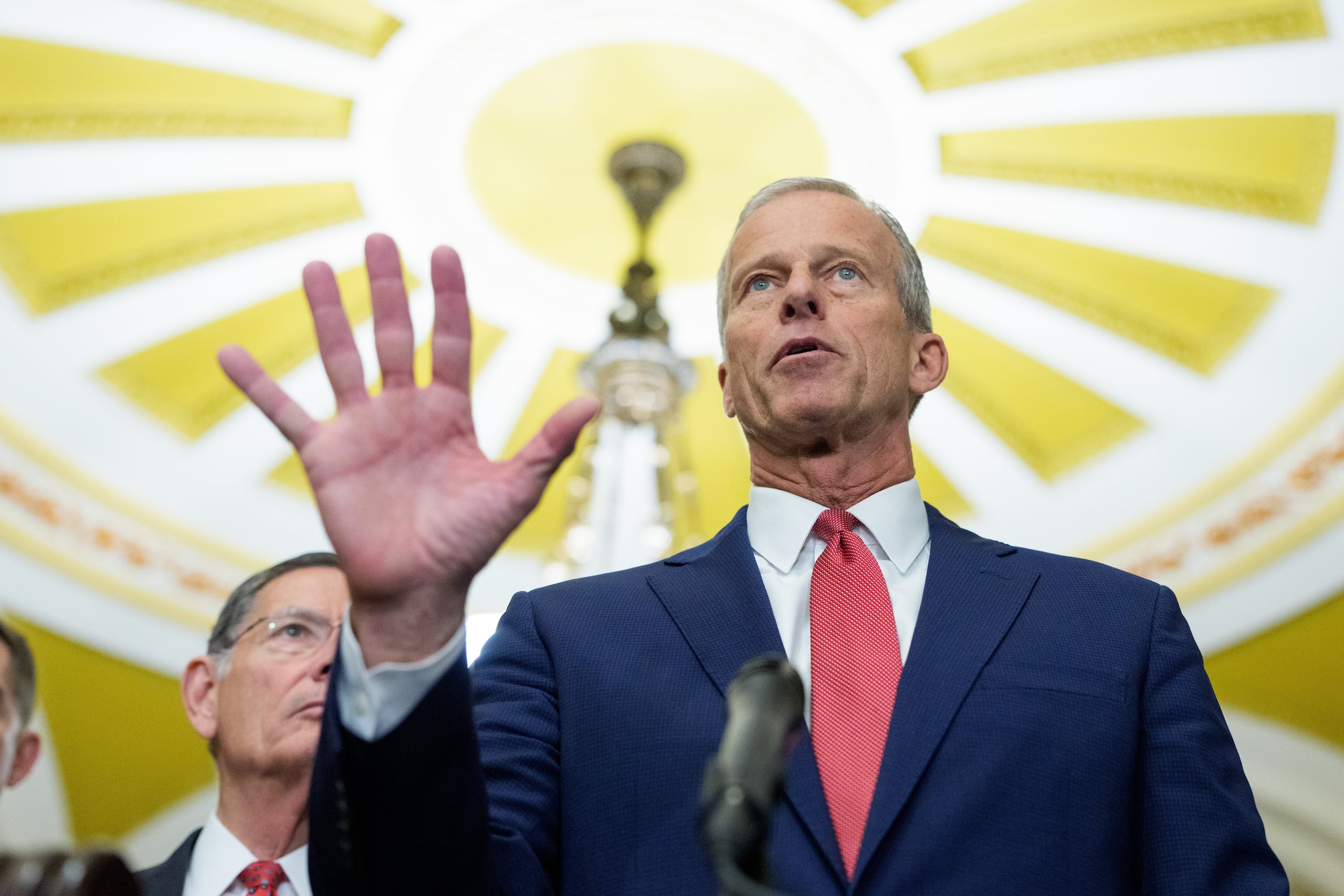 El líder republicano en el Senado, John Tune, tildó de inviable la propuesta demócrata de extender los beneficios del Obamacare por un año más, lo que habría dado paso a la reapertura del gobierno. .