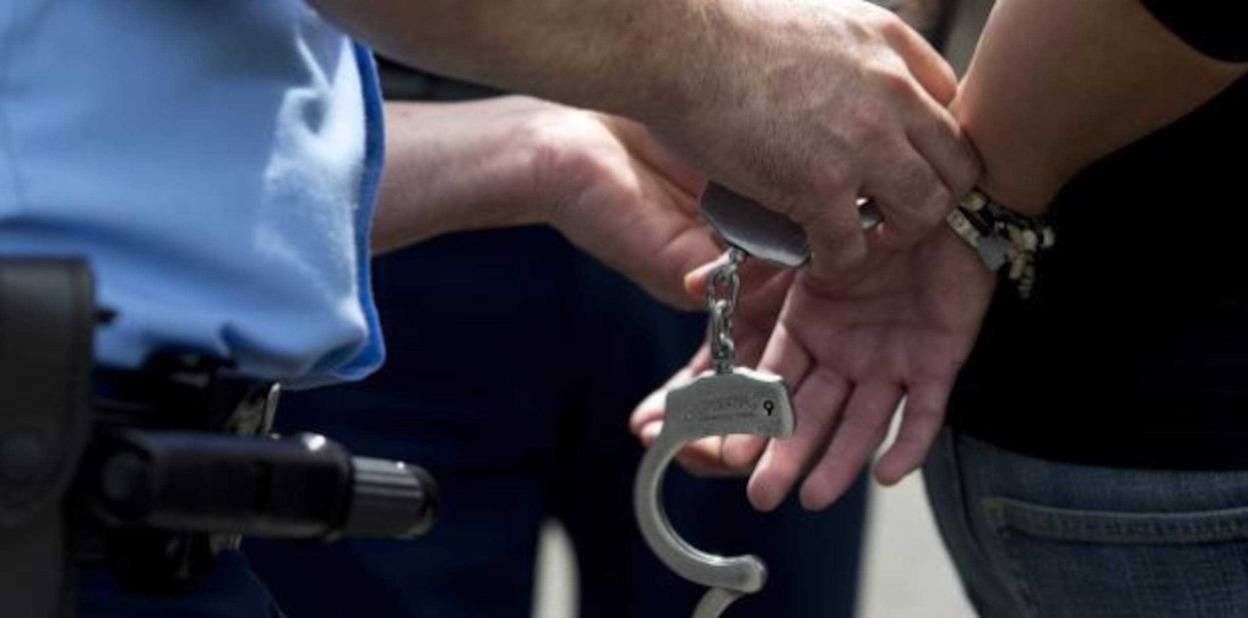 Dos hombres fueron arrestados por la Policía en el operativo en la barbería. (Archivo)