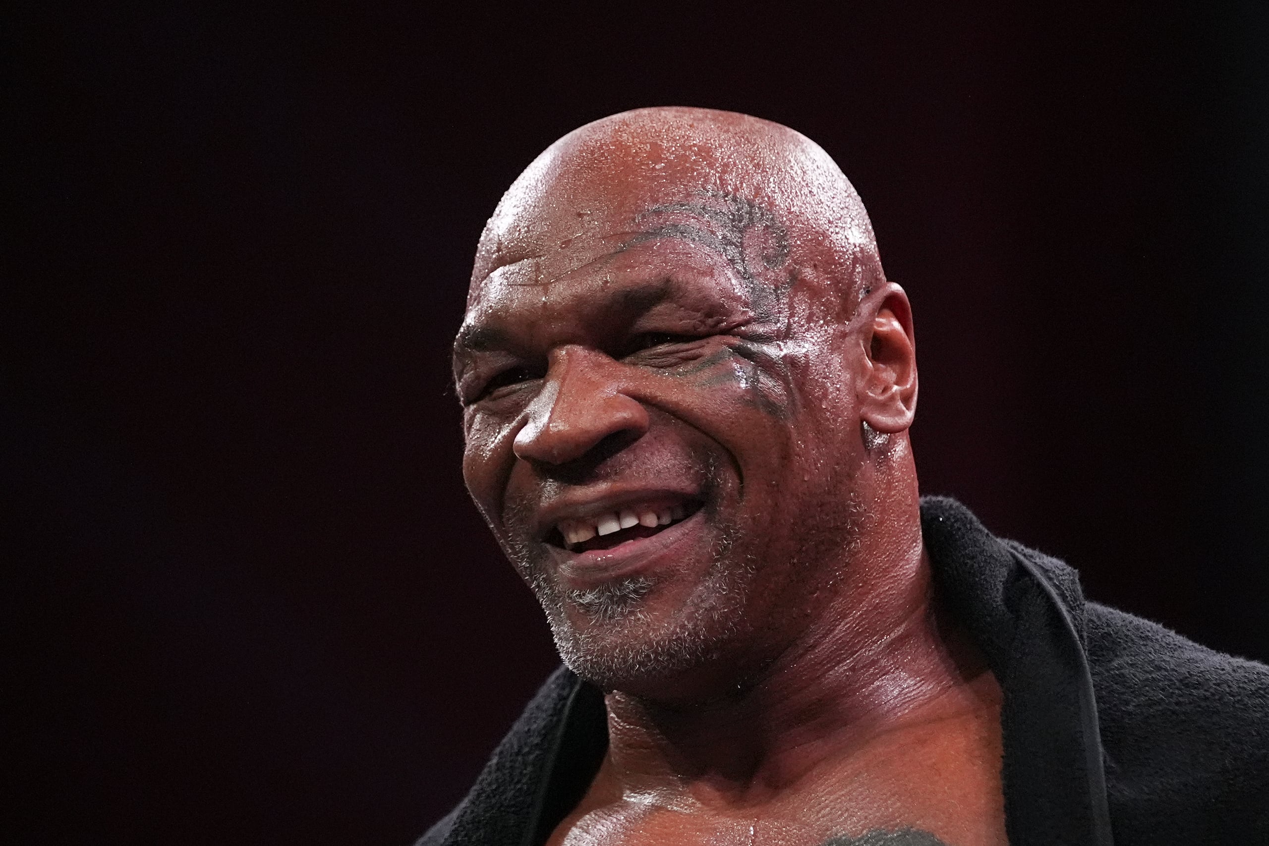 El excampeón mundial regresaría al ring a principios del 2026 para enfrentarse a Floyd Mayweather Jr.