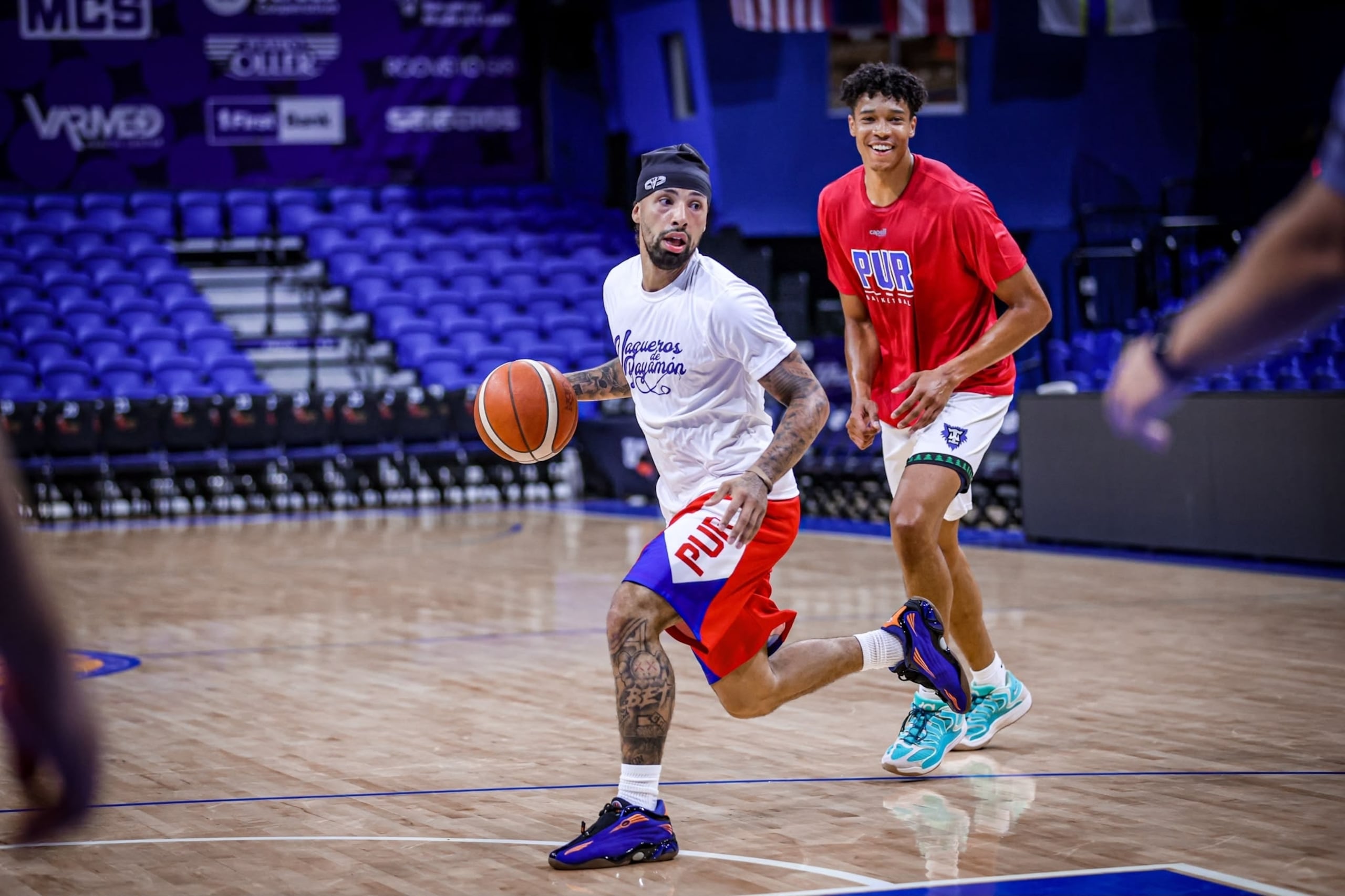 José Alvarado en una práctica con Enrique Freeman y Ethan Thompson rumbo a la tercera ventana clasificatoria a la Copa del Mundo FIBA 2027.