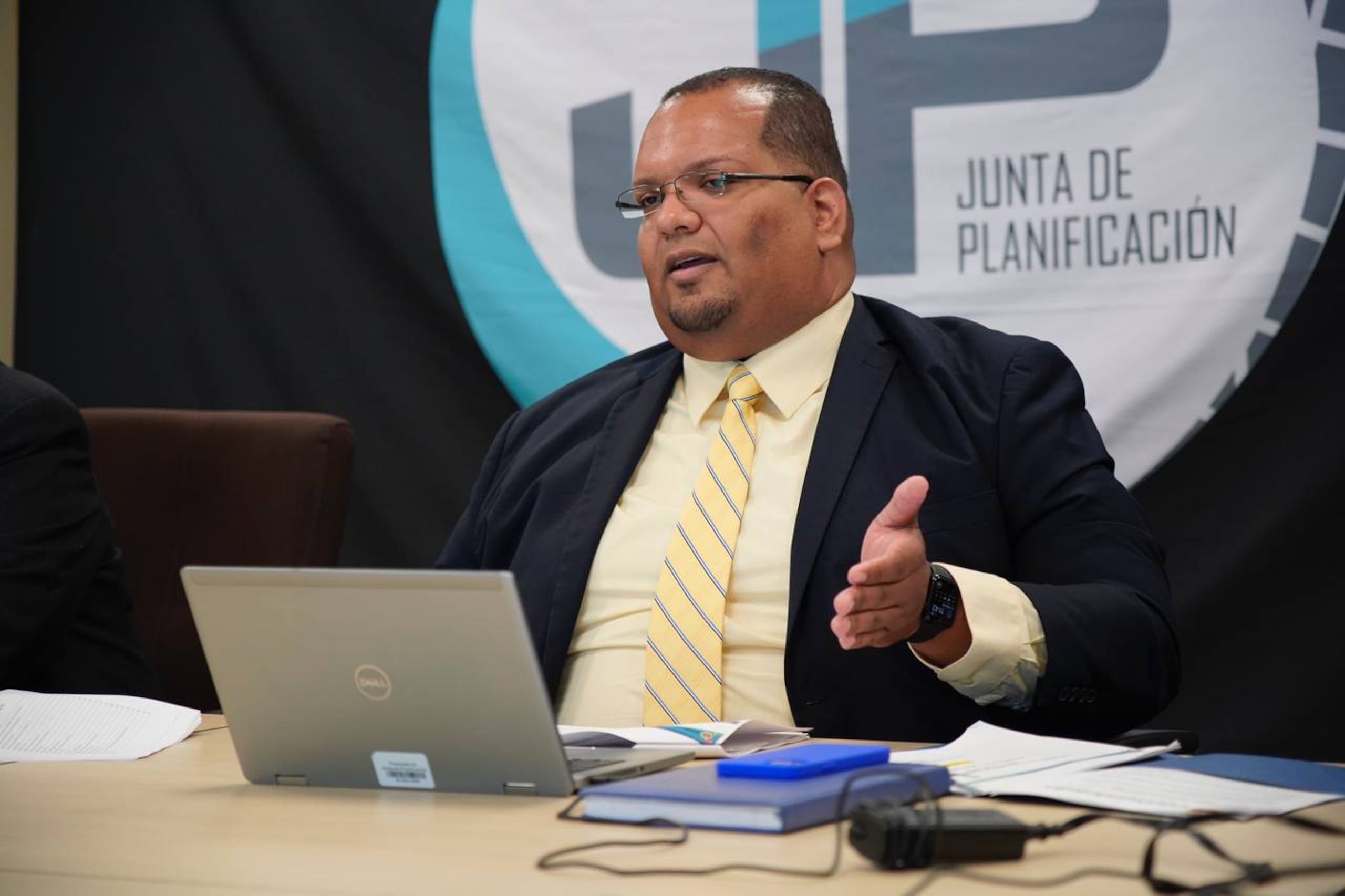 Julio Lassús Ruiz, presidente de la Junta de Planificación, presentó las nuevas proyecciones económicas e invitó a comerciantes, inversionistas y la gente en general a hacer uso de ellas para sus planes futuros.