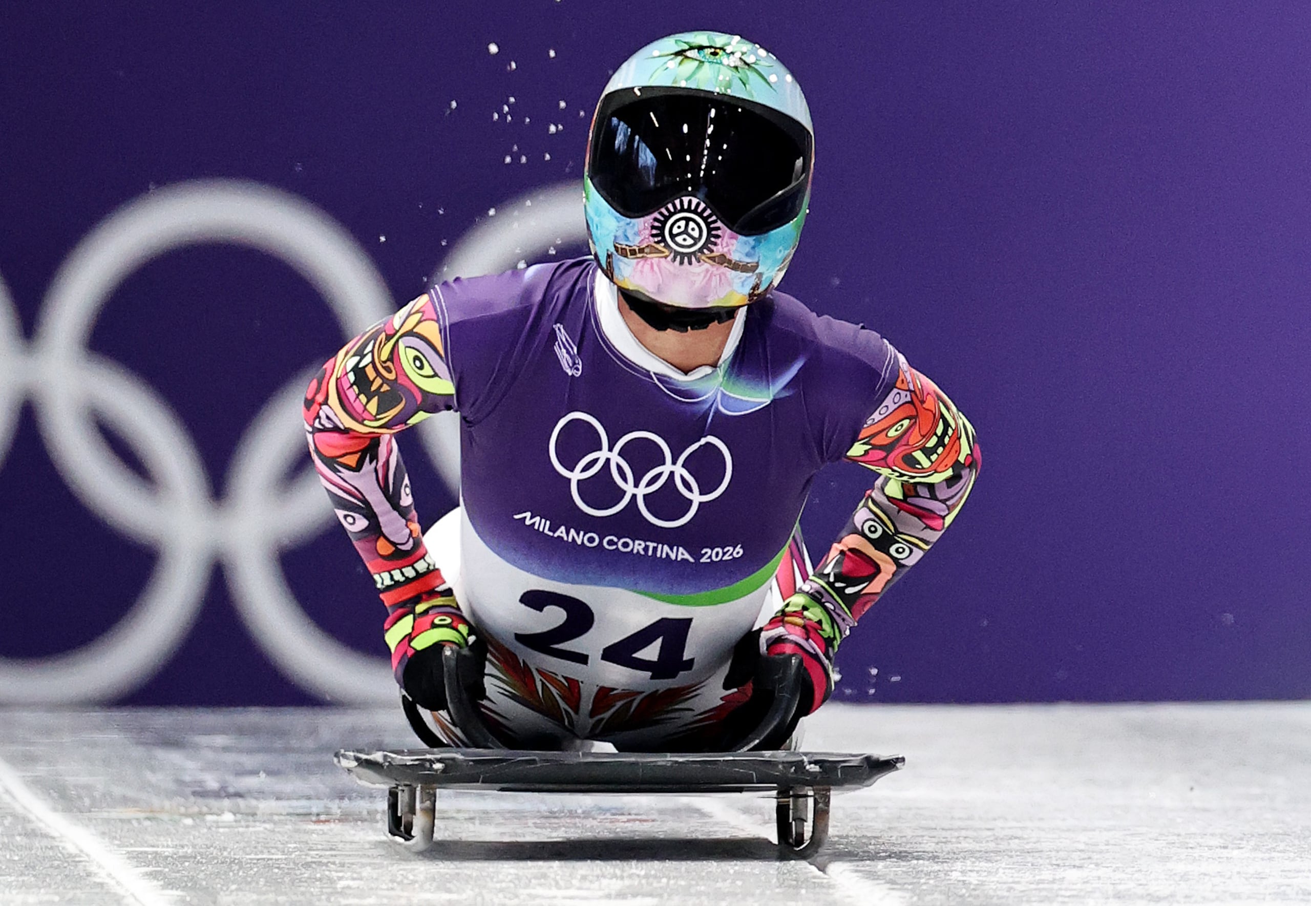 Kellie Delka, representa de Puerto Rico, durante el evento de skeleton de Juegos Olímpicos de Invierno 2026.