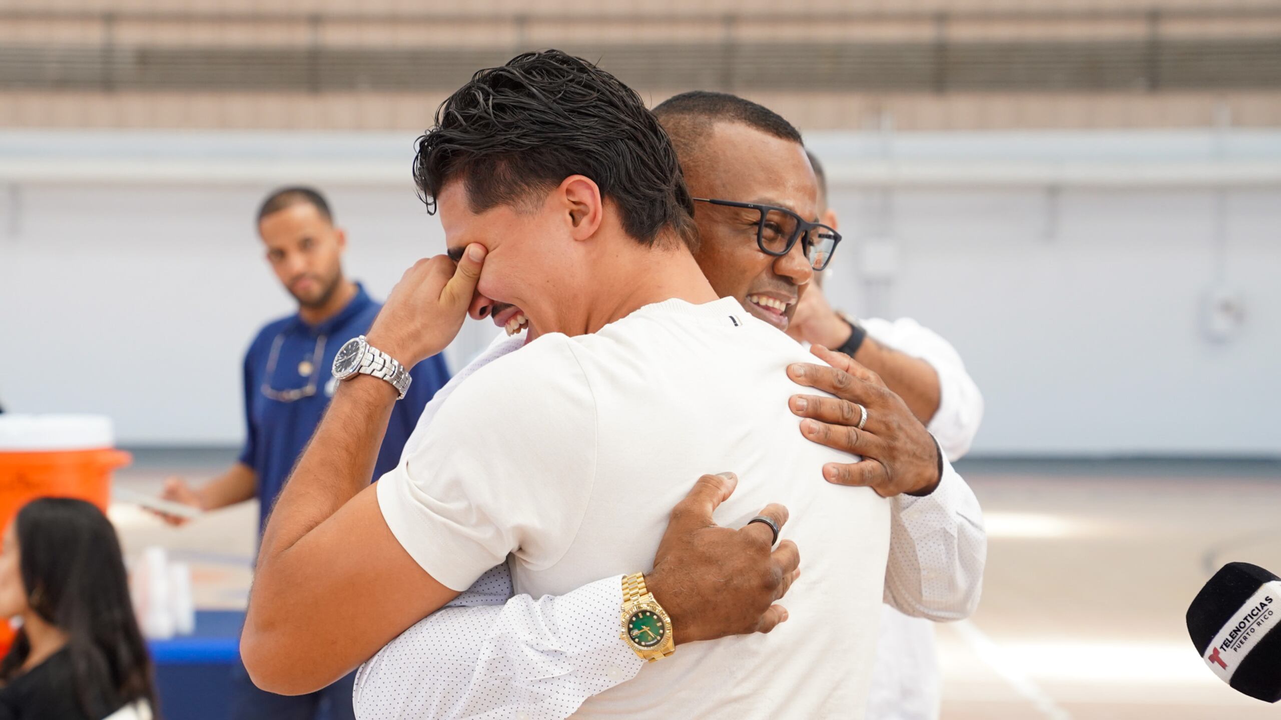 Xander Zayas junto a Félix "Tito" Trinidad.