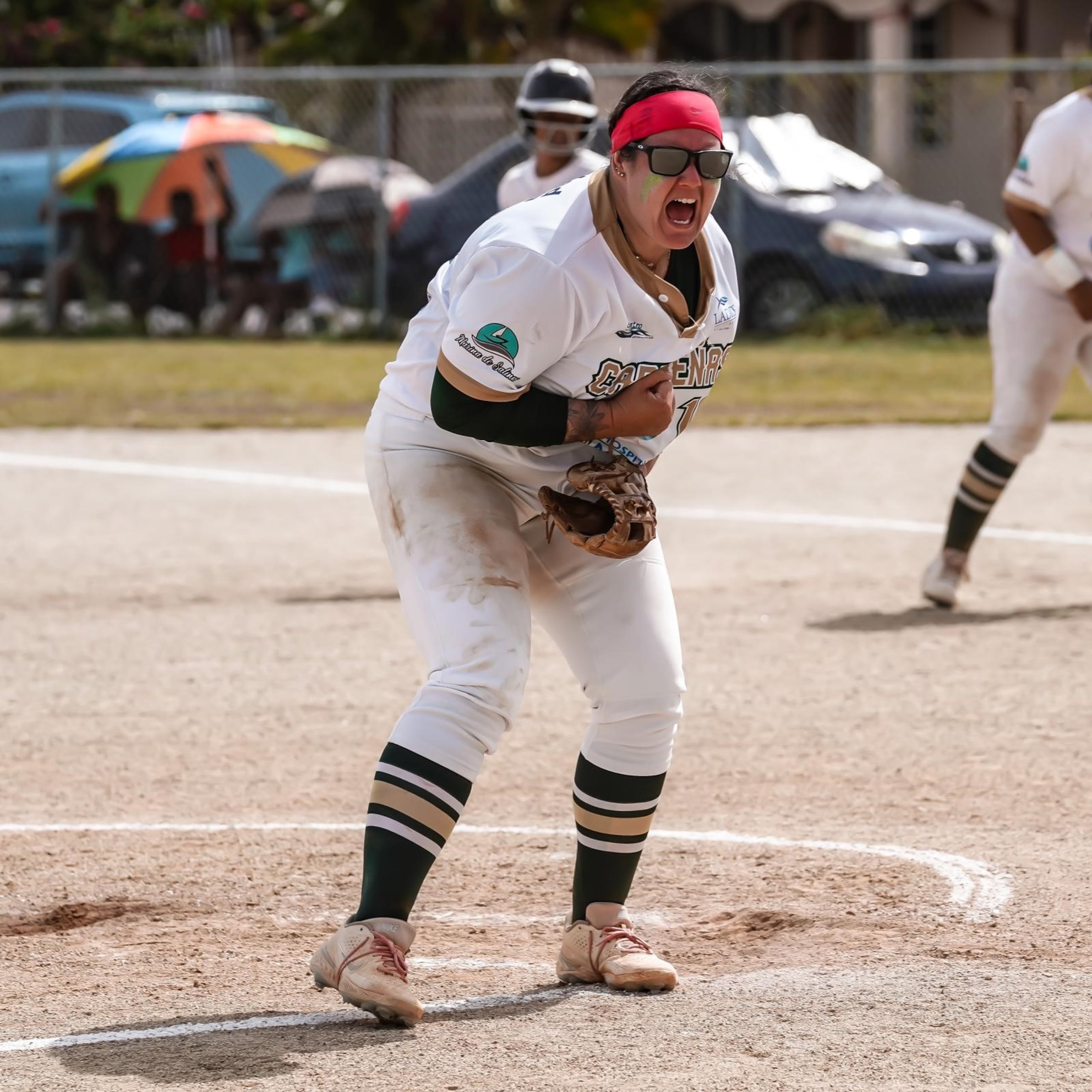 Las Caribeñas de Salinas ganaron el cetro al superar a la novena de Sabana Grande por 3-0 en la serie final del torneo.