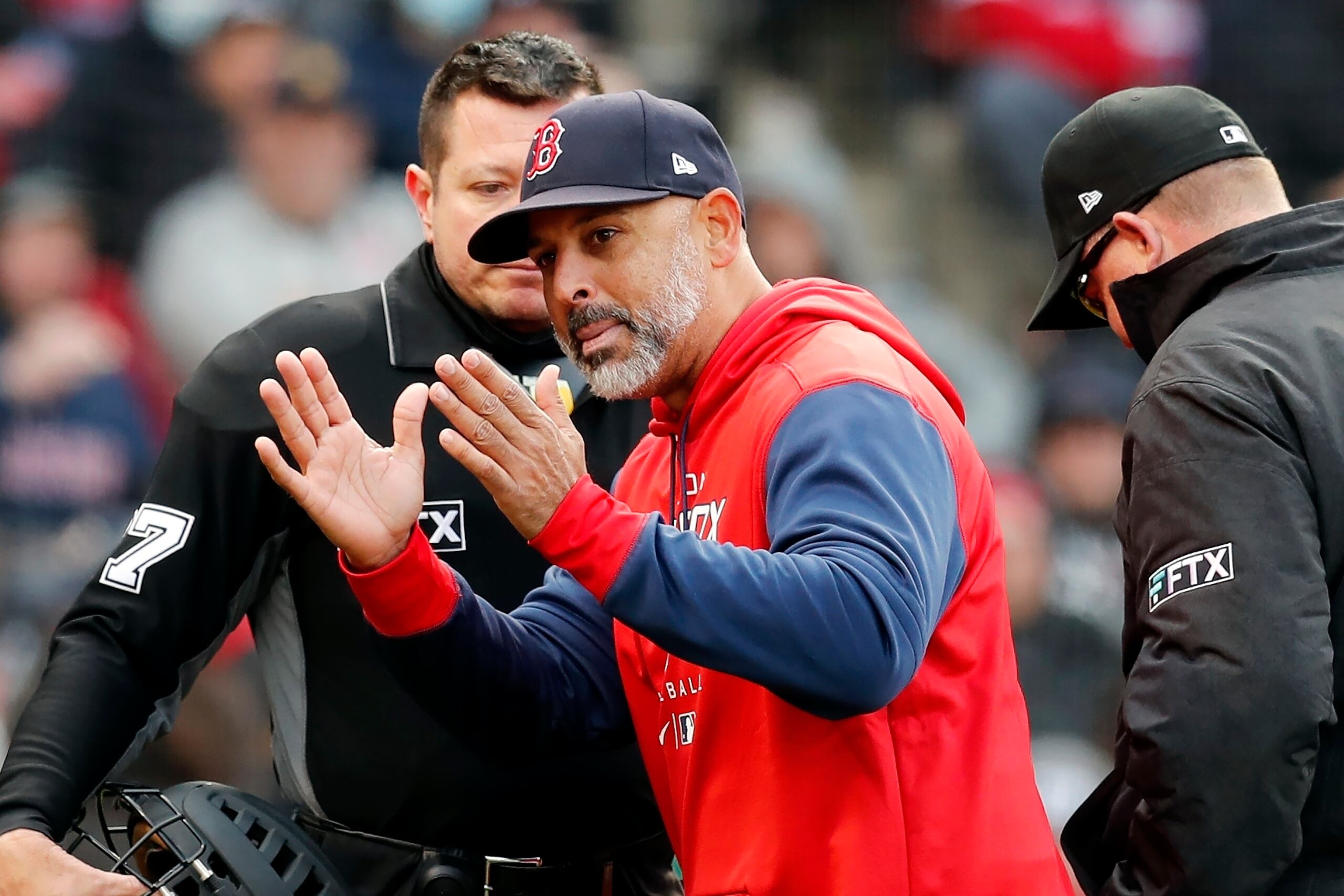 En el 2018, Álex Cora debutó como dirigente de los Red Sox de Boston y ganó la Serie Mundial con ellos.