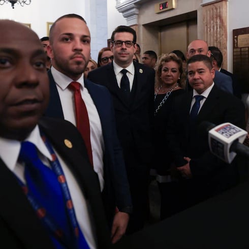 FOTOS: Así fue la llegada de Francisco Domenech a la Comisión Total del Senado