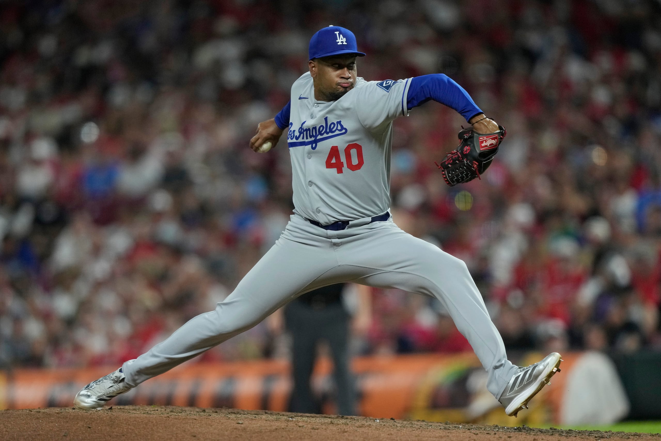Alexis Díaz en uniforme de los Dodgers.