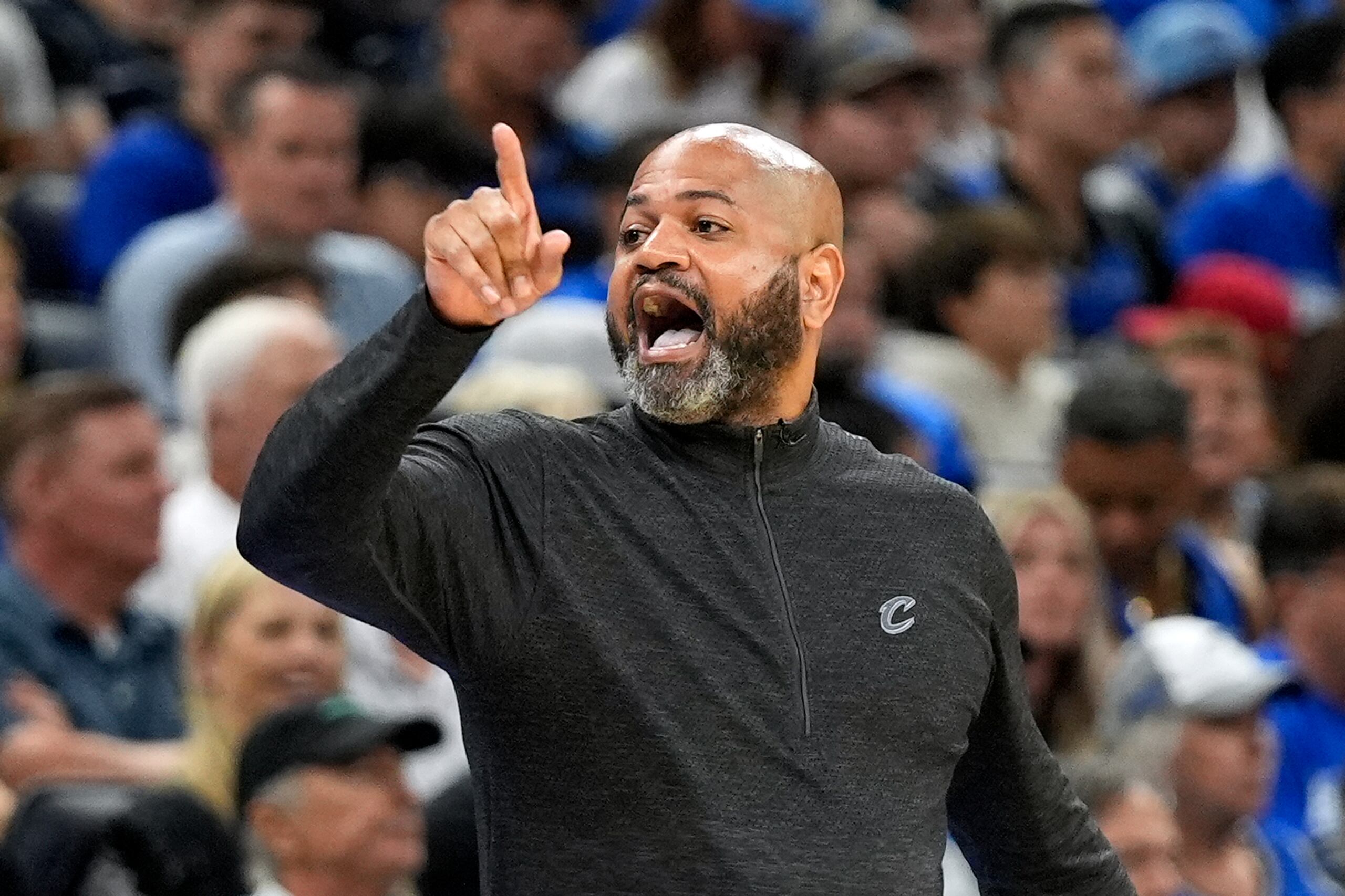 El exdirigente de los Cavaliers de Cleveland J.B. Bickerstaff.