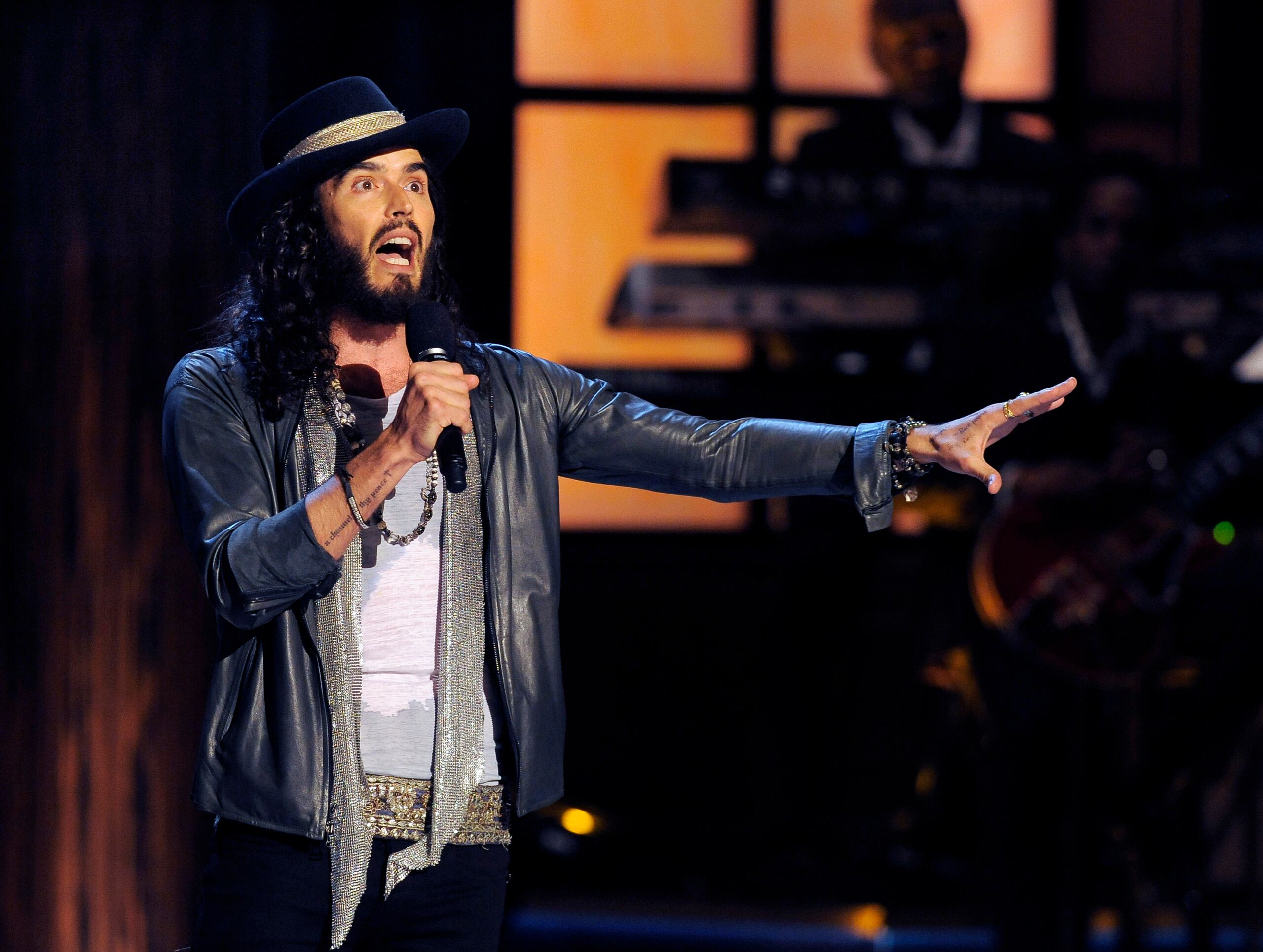 El comediante Russell Brand rechazó los señalamientos en su contra en un video que subió a sus redes oficiales.