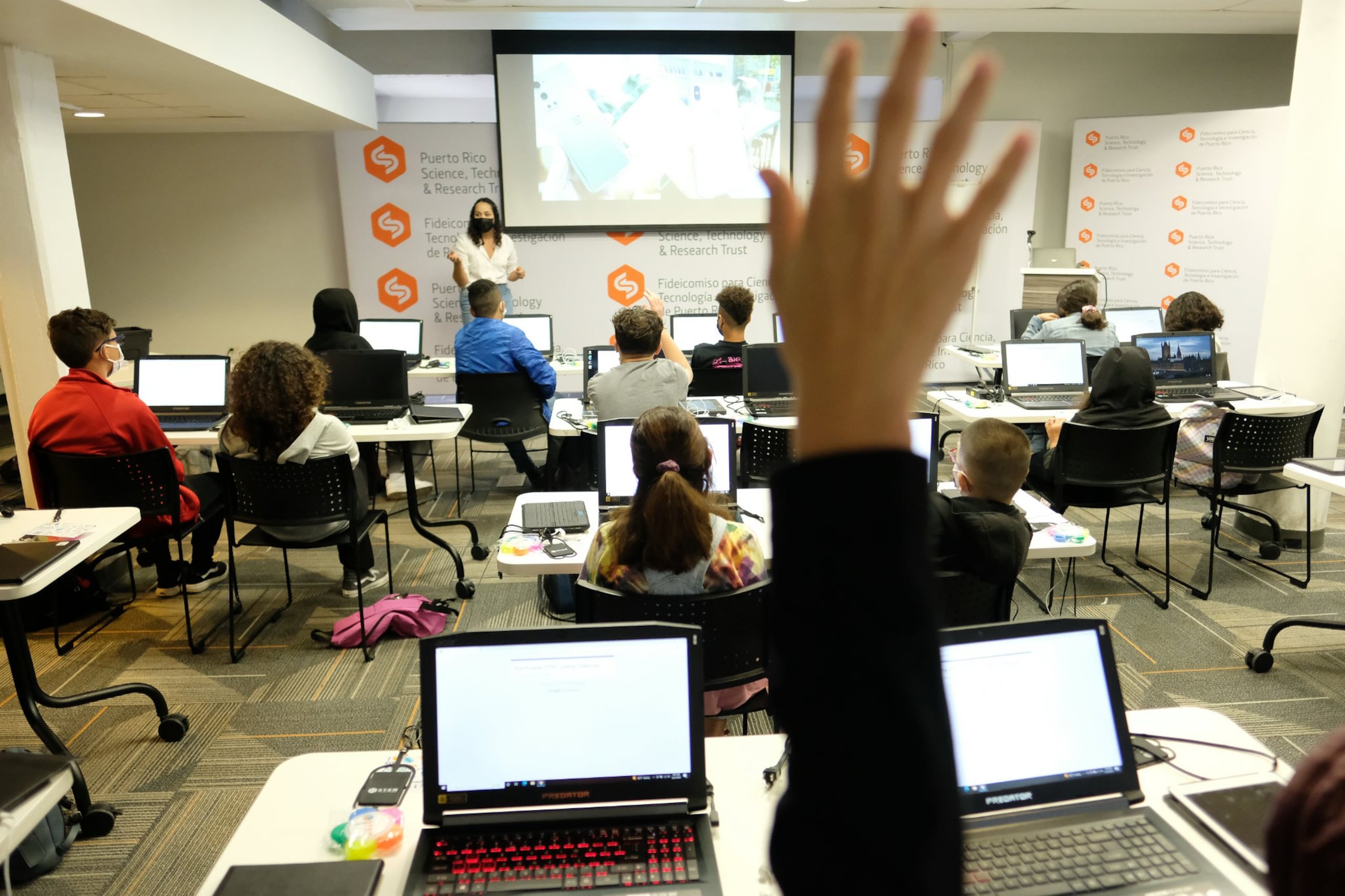 Al completar el programa, cada participante obtendrá un Certificado STEM en ‘Programación de Herramientas Digitales’