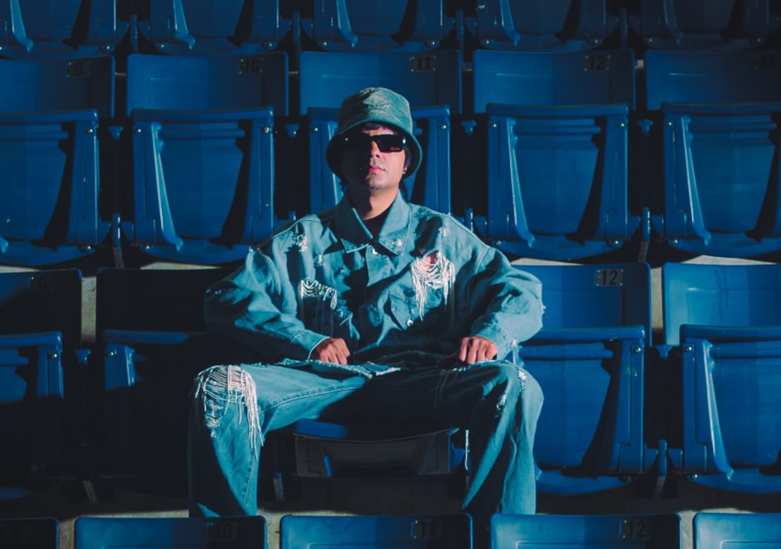 El artista se encuentra inmerso en la producción de su primer álbum en solitario.