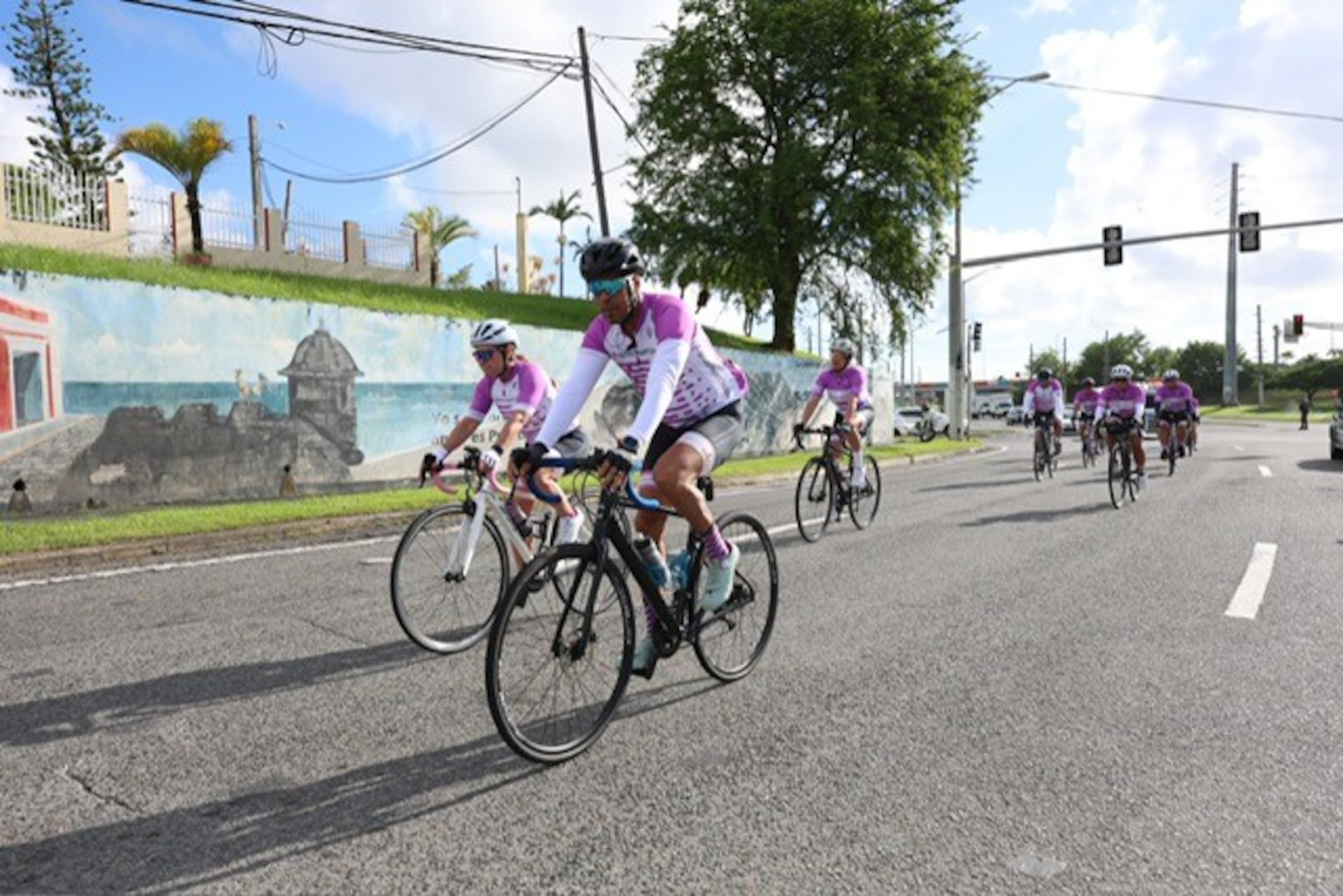 Ciclistas apoyan la causa en su ruta por el este.