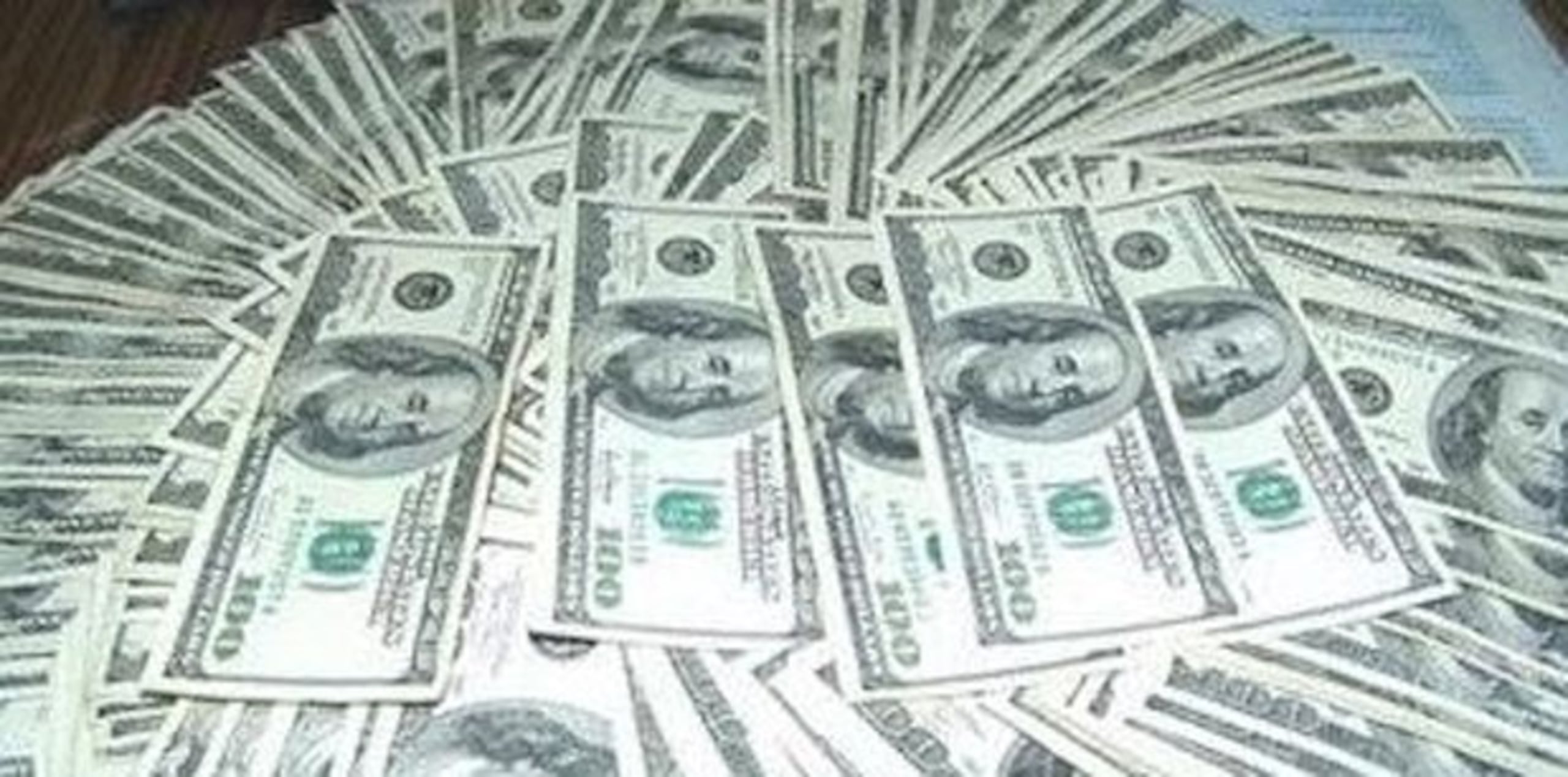 Las autoridades revelaron que al inspeccionar el peluche almohada se contabilizaron en total $22,402 en efectivo. (Archivo)