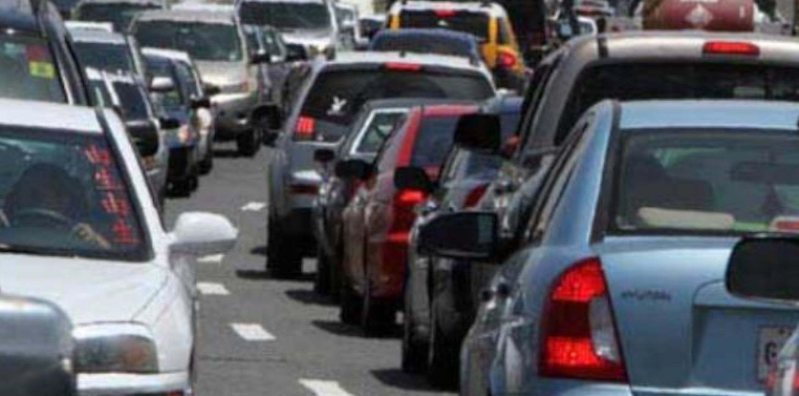 Como resultado esta colisión se informa del derrame de combustible, aunque se desconoce si personas resultaron heridas debido al accidente. (Archivo)