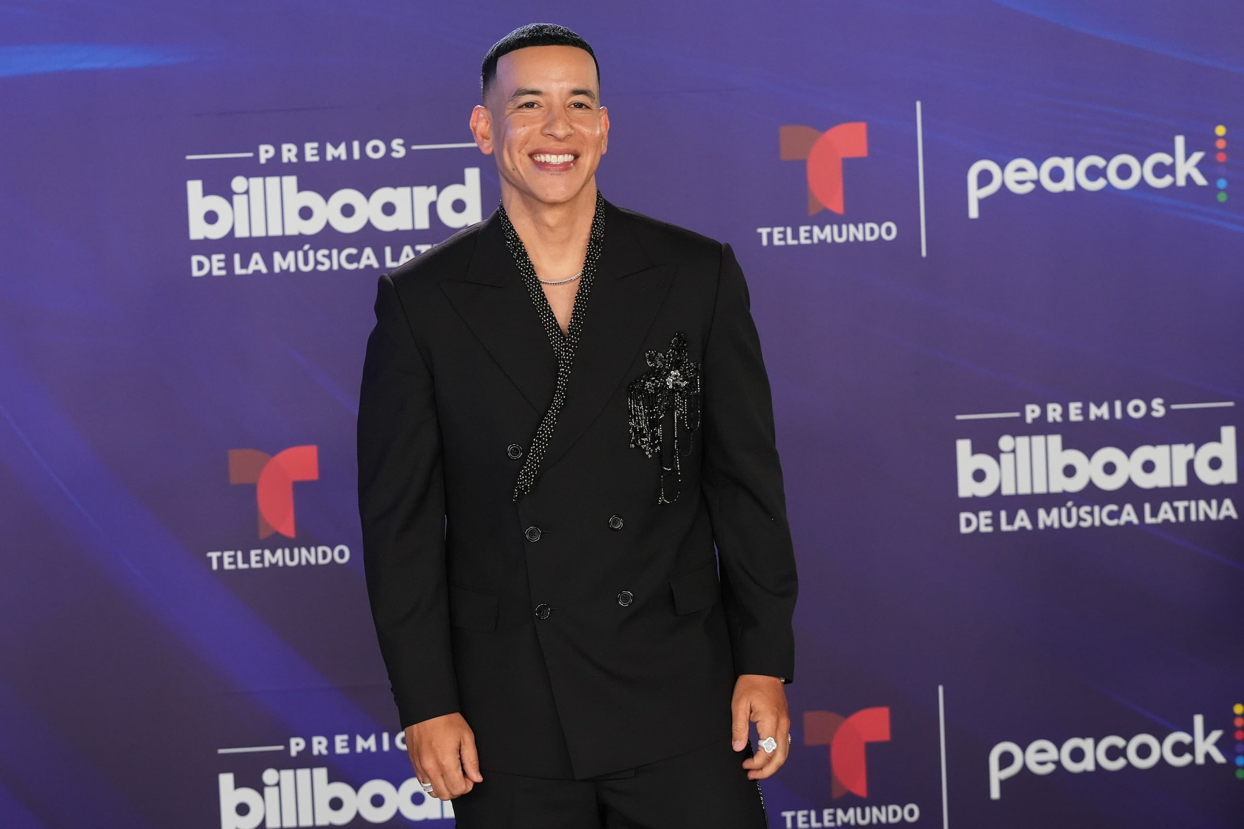 Daddy Yankee estará realizando su primera aparición en un escenario internacional después de su salida del retiro con una reciente aparición en los premios Billboards en Miami, Florida.