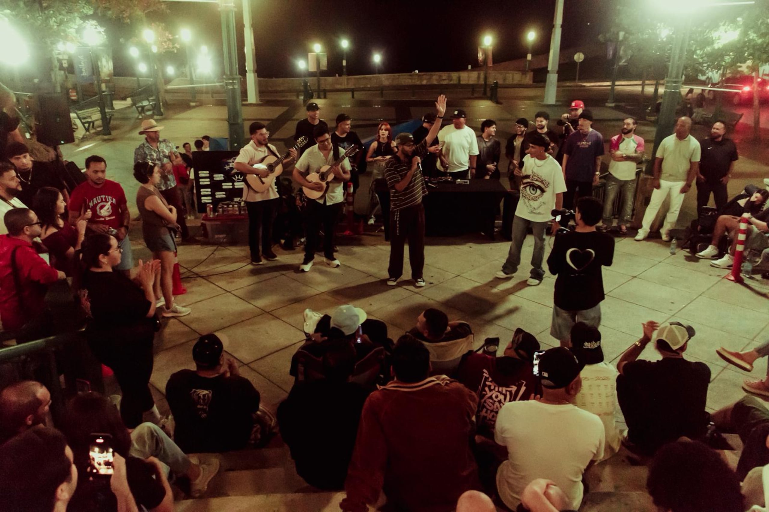 Los intérpretes de trova urbana popularizan el arte autóctono de la improvisación entre un sector que comienza a abrazar sus raíces culturales.