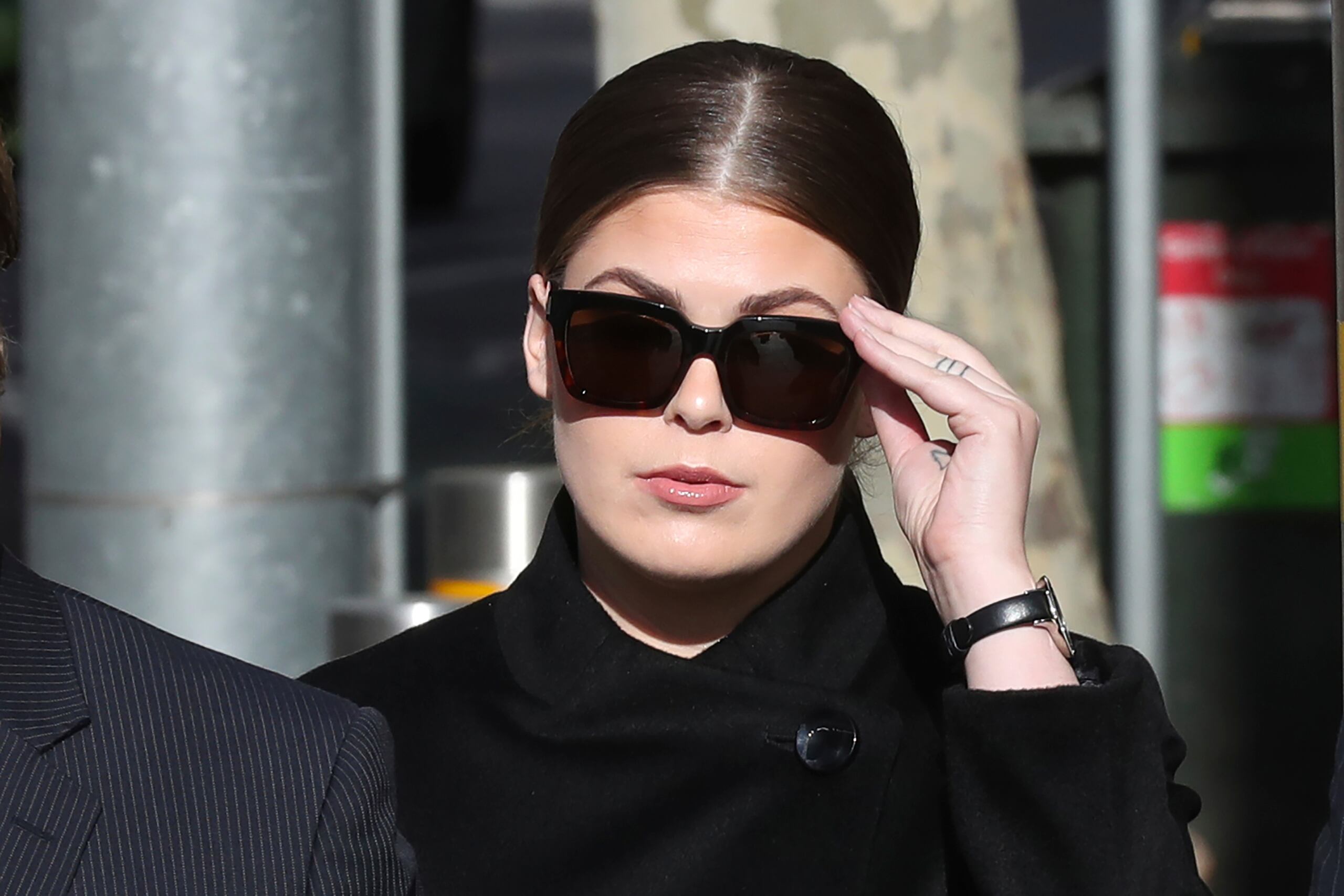 Belle Gibson llega a la corte federal de Melbourne, Australia el 14 de mayo del 2019.