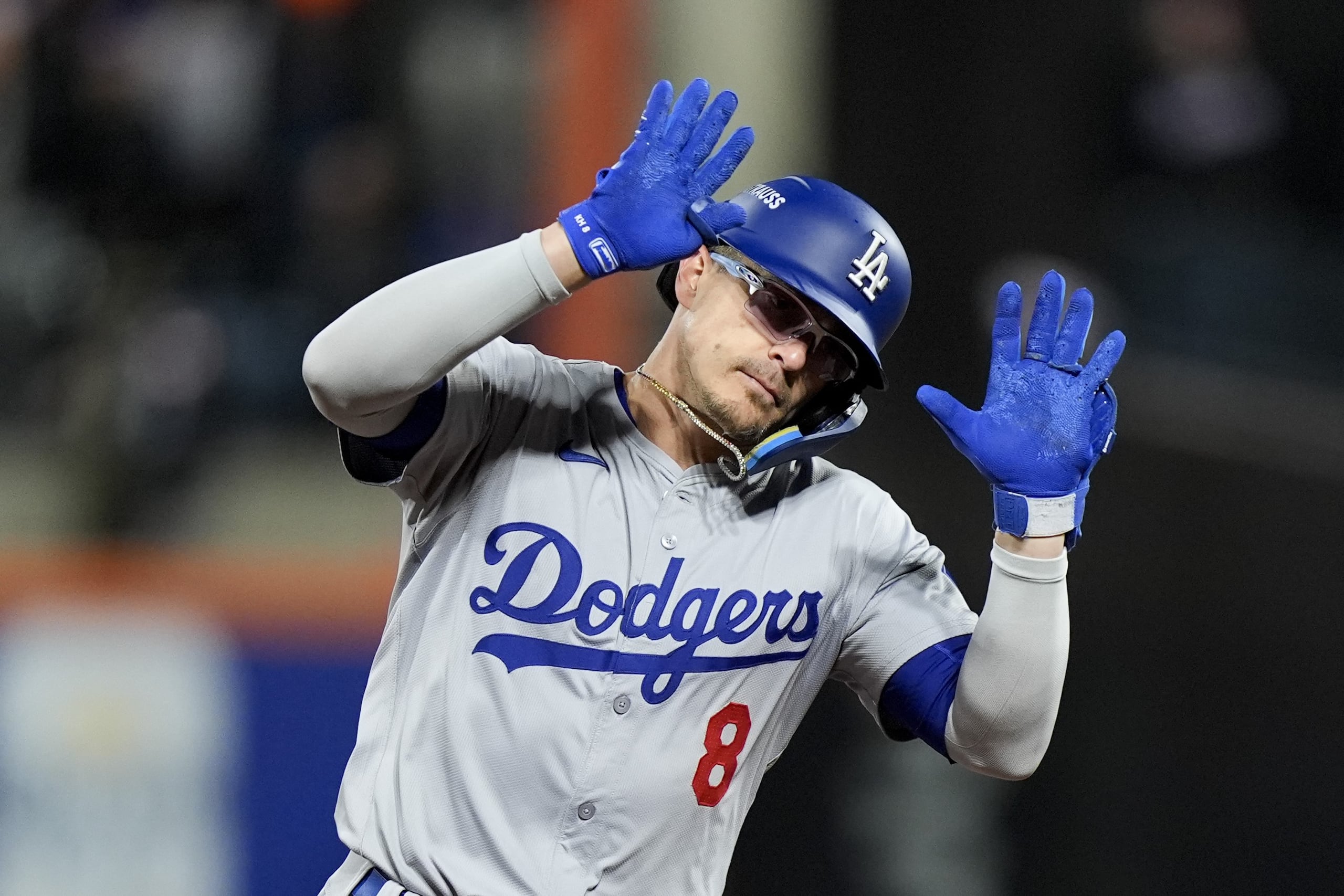 Kike Hernández celebra su cuadrangular de dos carreras contra los Mets.