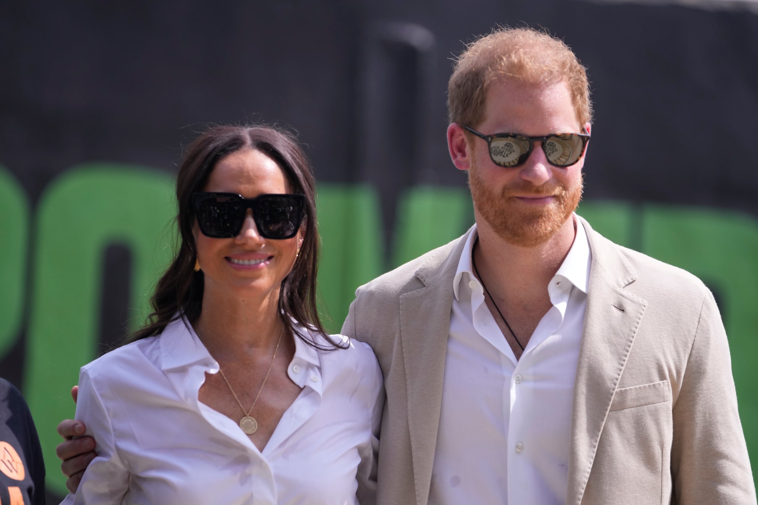La pareja firmó dicho acuerdo en 2020 con su empresa Archewell Productions, del que han salido proyectos como la polémica docuserie ‘Harry & Meghan’ (2022), además de ‘Live to Lead’ (2022) y ‘Heart of Invictus’ (2023).