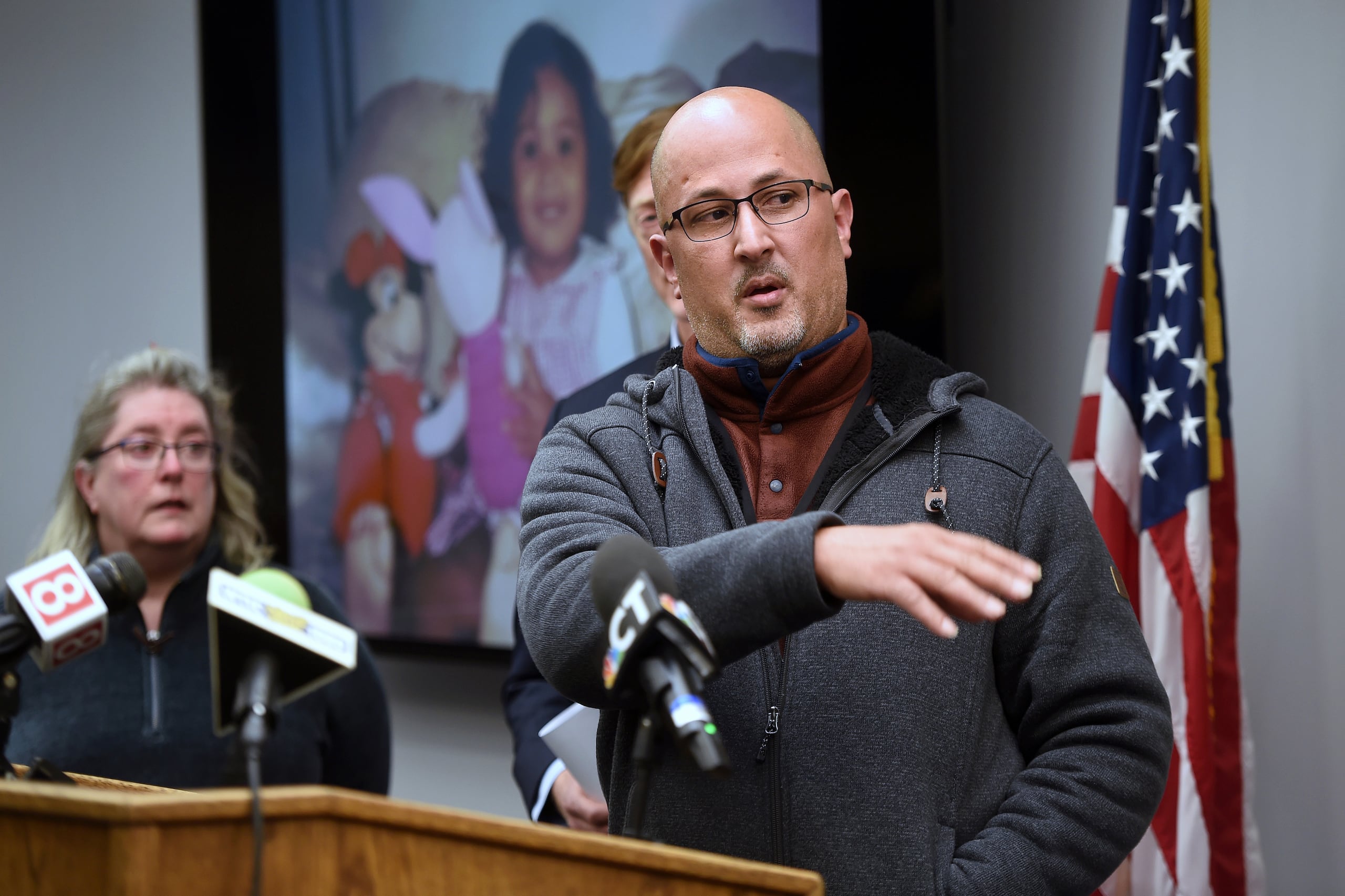 Reyes-Couvertier habló en una conferencia de prensa el miércoles en New Haven con la policía, agentes del FBI y otros.