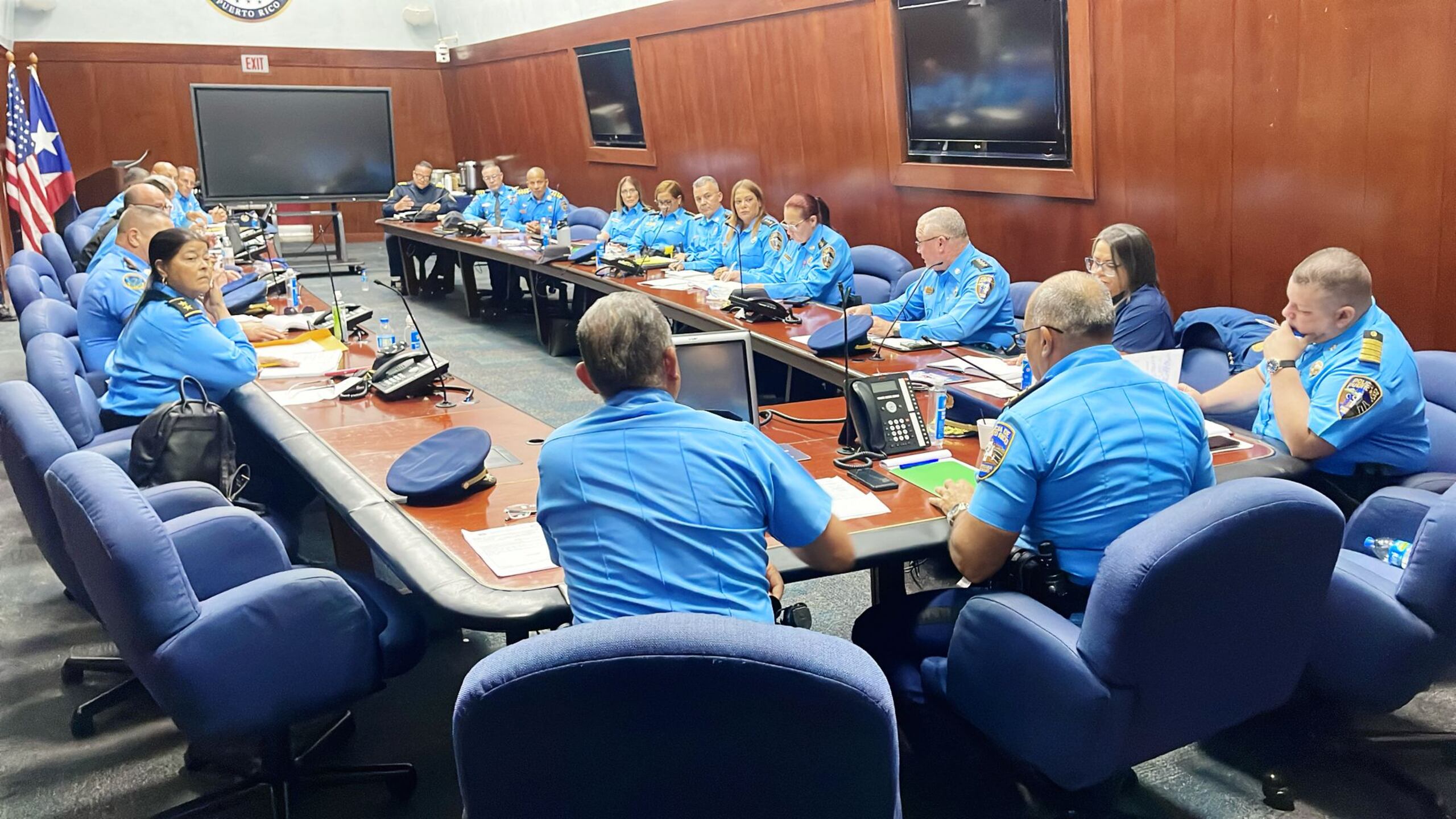 El coronel Juan Cáceres, comisionado auxiliar en Operaciones de Campo, se reunió con los 13 jefes de áreas policíacas, para afinar planes de seguridad.