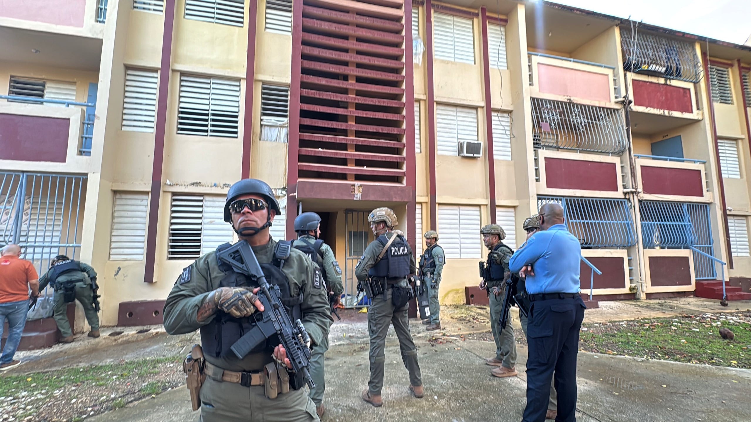 La Policía diligenció el pasado 17 de septiembre dos órdenes de registro y allanamientos en el residencial público Ernesto Ramos Antonini, en San Juan, ligadas a una investigación contra una organización criminal que opera en el complejo de vivienda. (Archivo / GFR Media)
