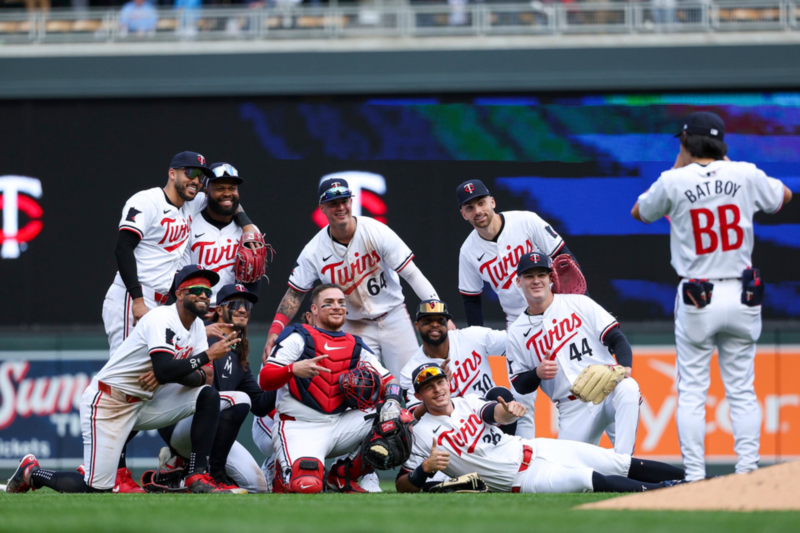 Los Twins celebran otro triunfo.