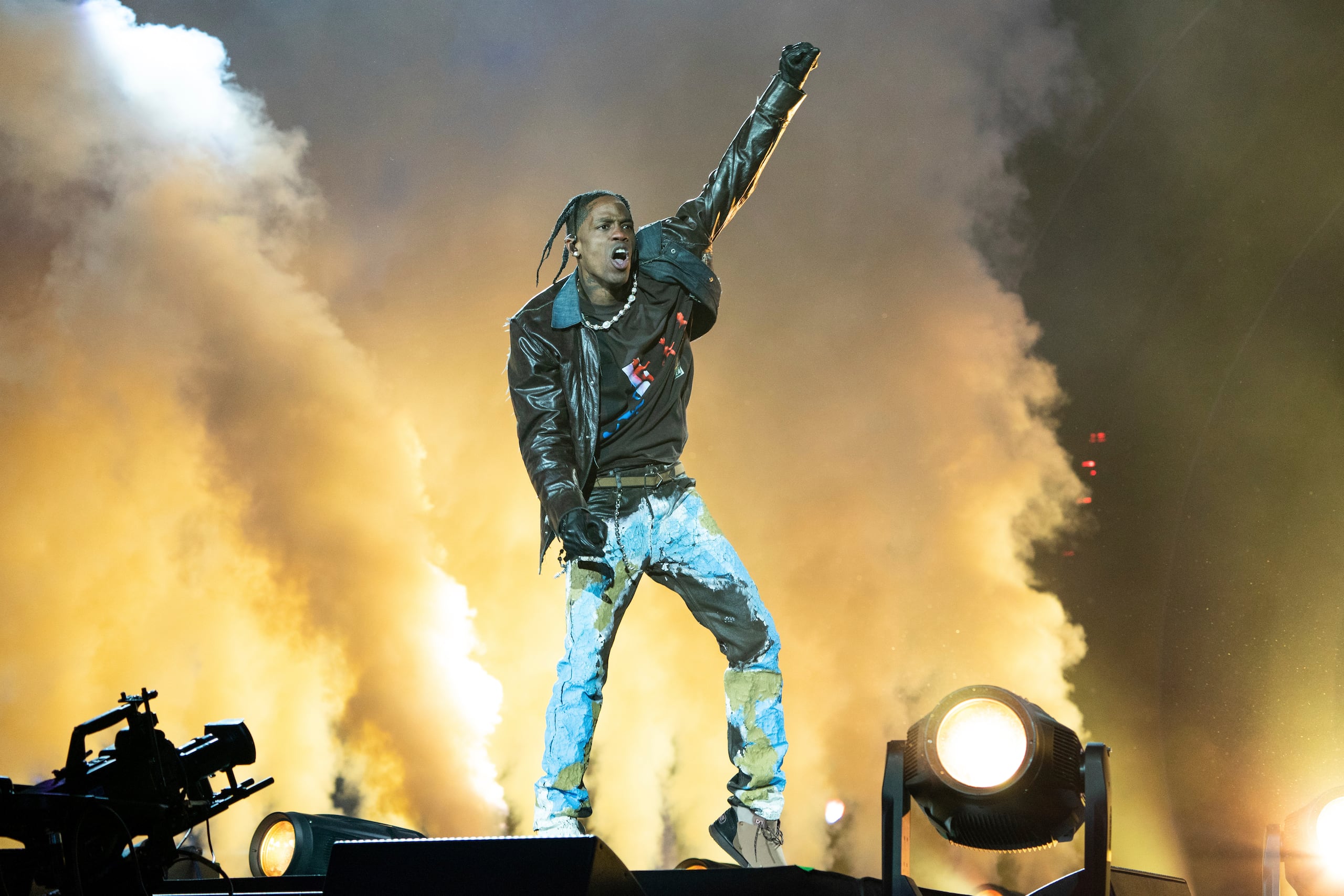 Travis Scott durante su presentación en el festival Astroworld en Houston, Texas.