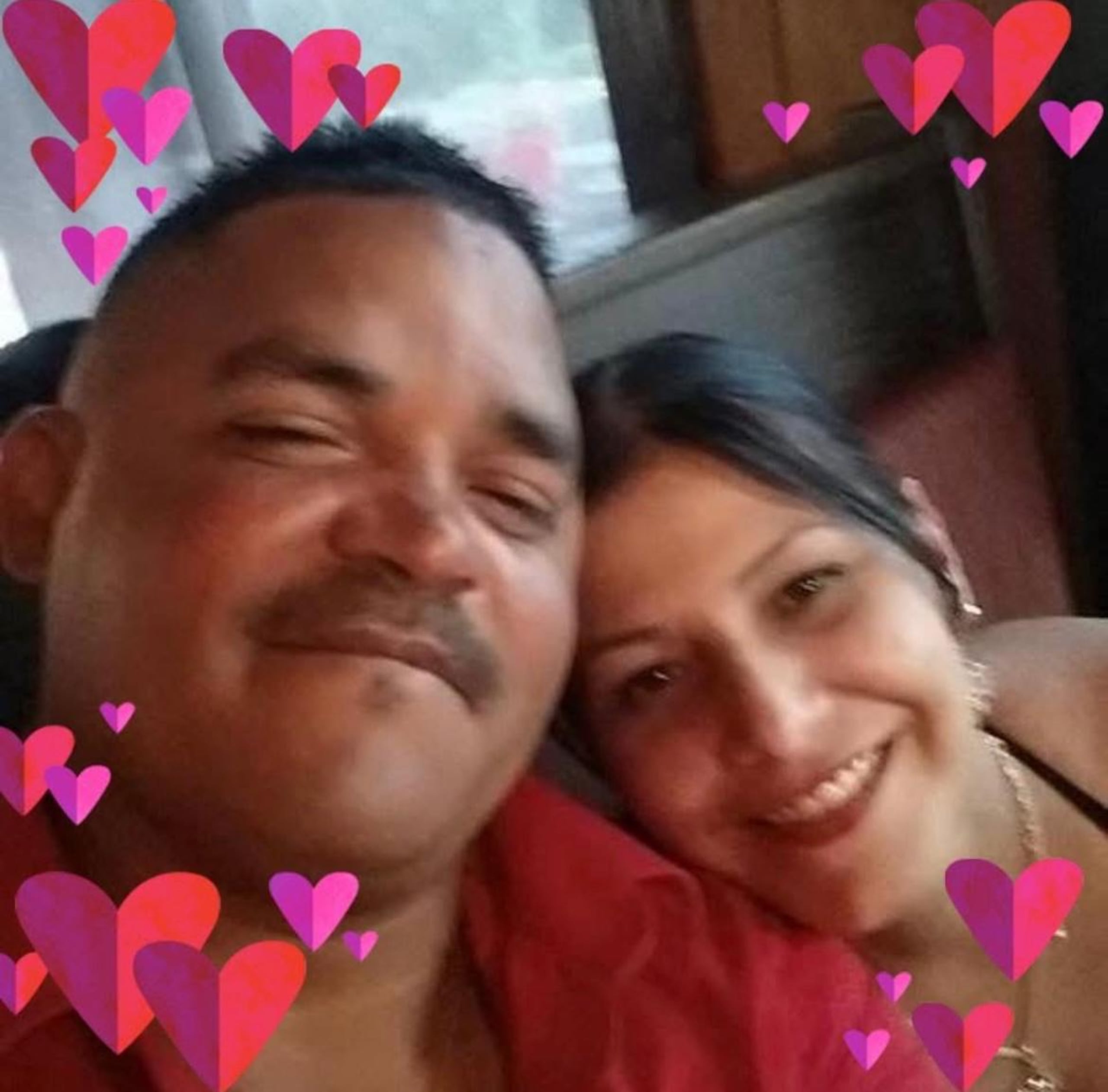 Antonio Pabón Morales asesinó a su esposa Ramona Umpierre Vázquez, de 47 años y cuando fue arrestado se desplomó muriéndo en la escena por causas desconocidas.