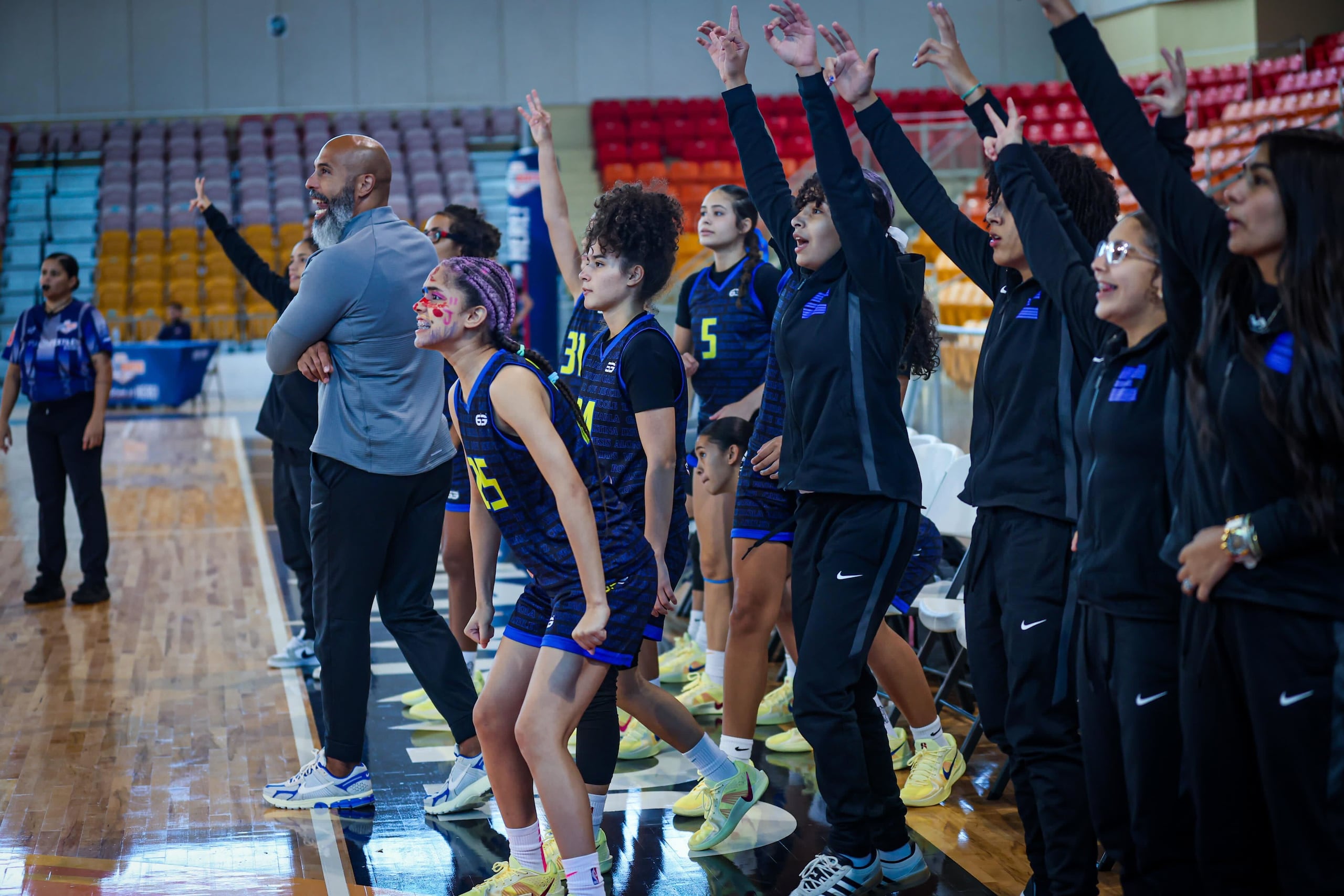 La Escuela de la Comunidad Especializada en Deportes Eugenio Guerra Cruz del Albergue Olímpico también adelantó al "Sweet 16" del Top Ranked Buzzer Beater.