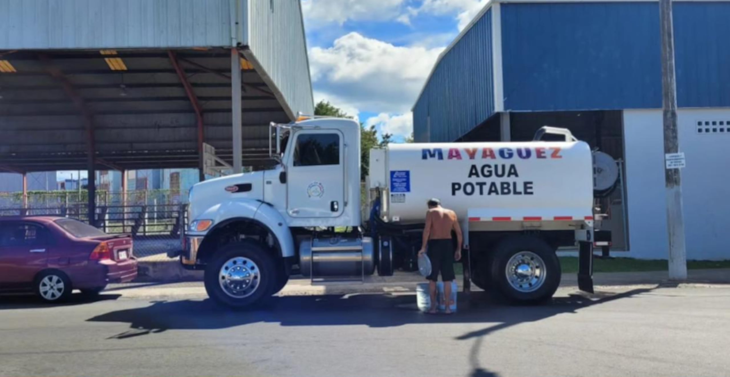 El alcalde interino de Mayagüez, Jorge L. Ramos Ruiz, decretó un estado de emergencia ante la situación surgida con la tubería de 36 pulgadas que alimenta la planta de filtros del barrio Miradero.